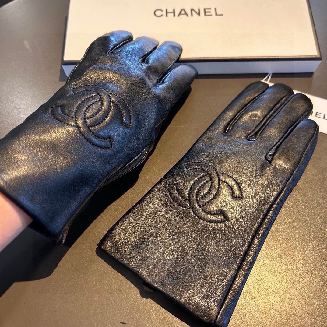 Chanel 香奈儿2025大双C秋冬💐机车🚗手套🌸美美滴👍值得对比。。同款不同品质，秒杀市场差产品，进