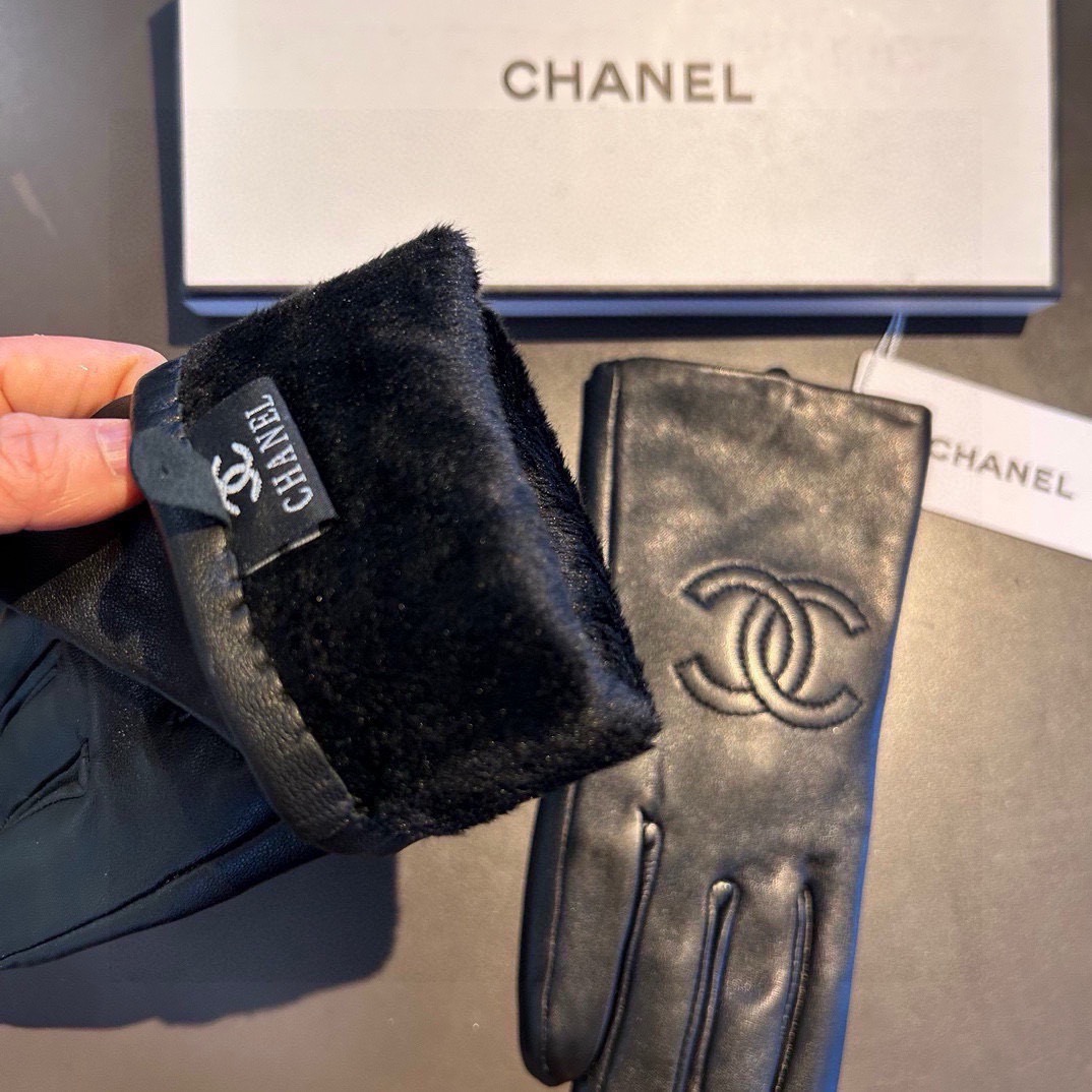 Chanel 香奈儿2025大双C秋冬💐机车🚗手套🌸美美滴👍值得对比。。同款不同品质，秒杀市场差产品，进