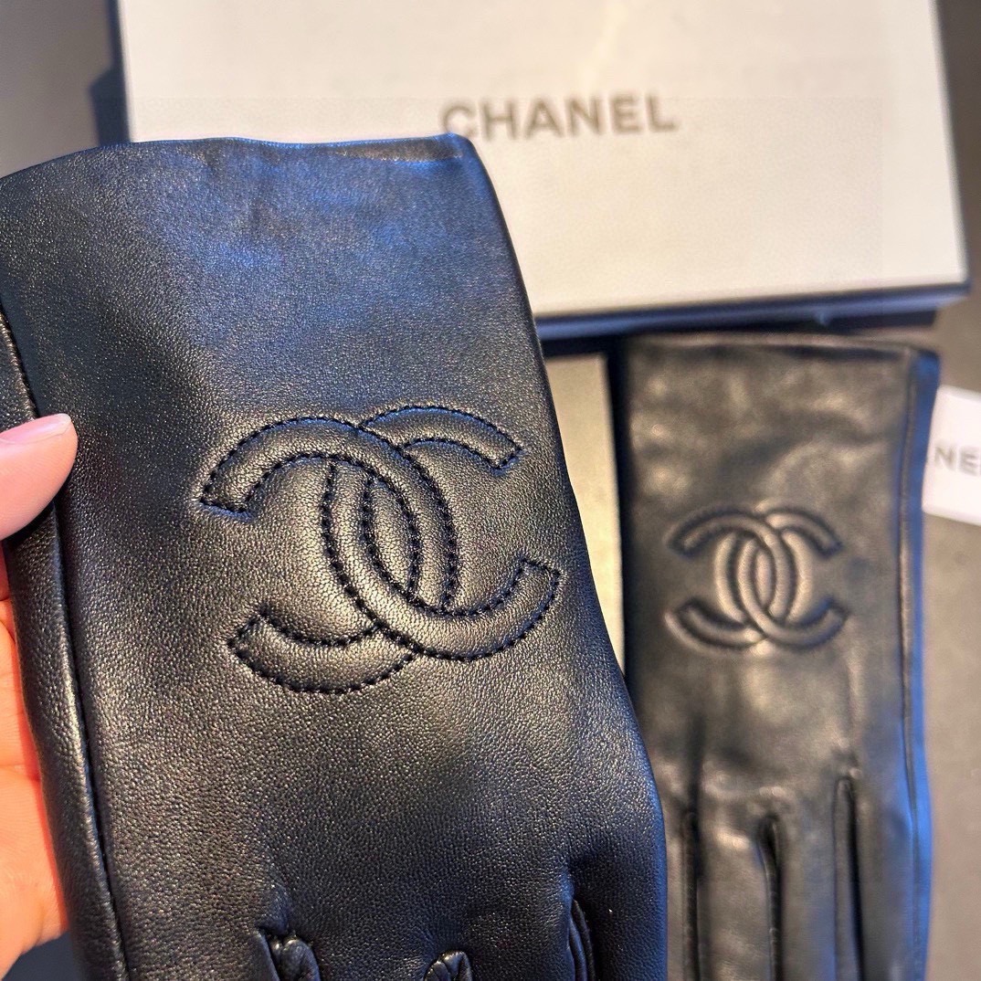 Chanel 香奈儿2025大双C秋冬💐机车🚗手套🌸美美滴👍值得对比。。同款不同品质，秒杀市场差产品，进
