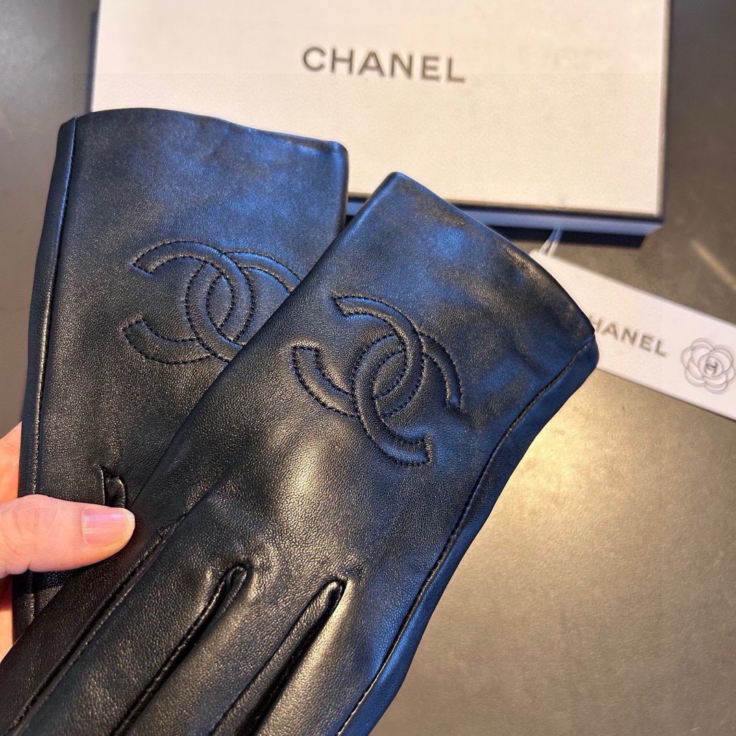 Chanel 香奈儿2025大双C秋冬💐机车🚗手套🌸美美滴👍值得对比。。同款不同品质，秒杀市场差产品，进