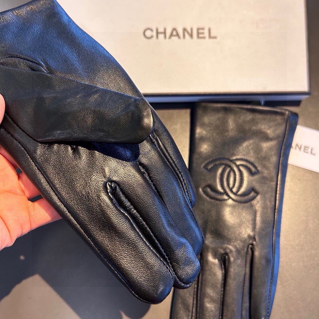 Chanel 香奈儿2025大双C秋冬💐机车🚗手套🌸美美滴👍值得对比。。同款不同品质，秒杀市场差产品，进