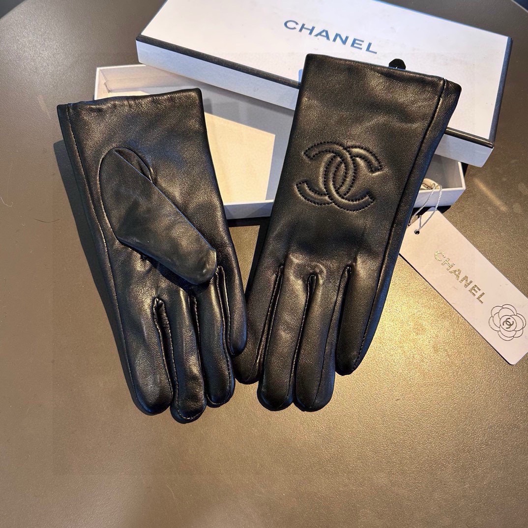 Chanel 香奈儿2025大双C秋冬💐机车🚗手套🌸美美滴👍值得对比。。同款不同品质，秒杀市场差产品，进