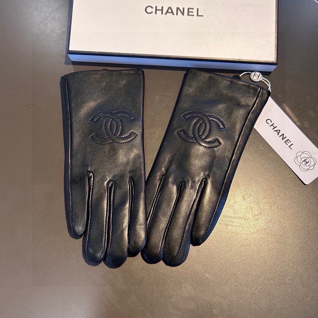 Chanel 香奈儿2025大双C秋冬💐机车🚗手套🌸美美滴👍值得对比。。同款不同品质，秒杀市场差产品，进