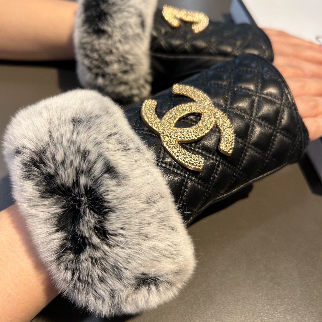 Chanel 香奈儿2025秋冬短款懒兔毛手套👍值得对比。。同款不同品质，秒杀市场差产品，进口一级羊皮➕