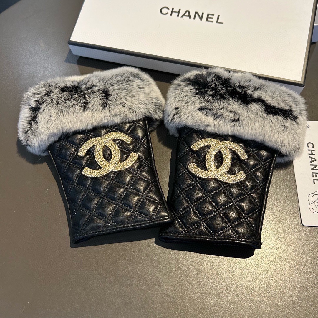 Chanel 香奈儿2025秋冬短款懒兔毛手套👍值得对比。。同款不同品质，秒杀市场差产品，进口一级羊皮➕