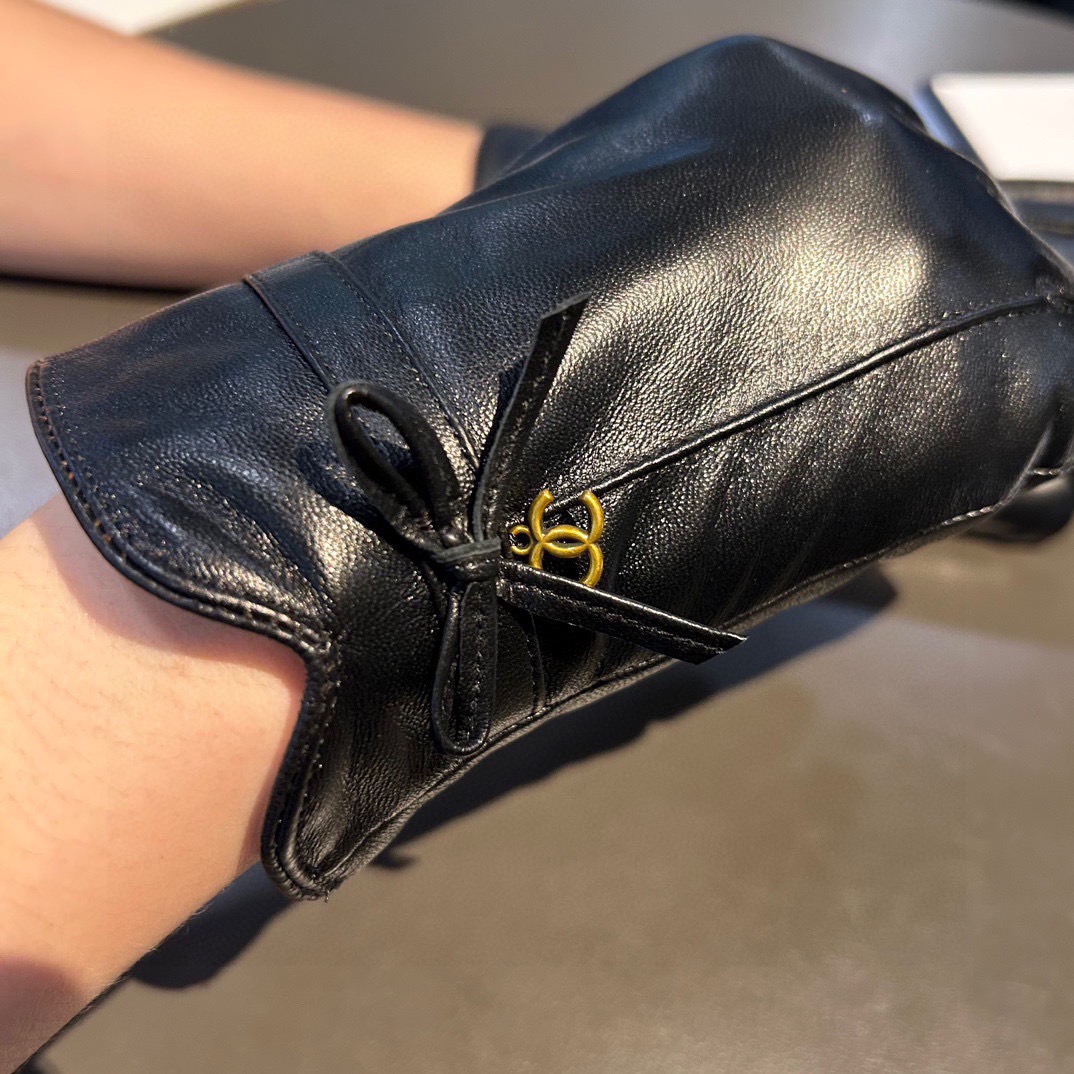 NO:533245,2025 new exclusive first touch screen gloves Chanel [original single quality] official website synchronizes the new high-end sheepskin gloves for women. The goddess’ first choice cannot be missed. Imported sheepskin is delicate and soft. It is better to know that imported sheepskin has a unique feel and cashmere inside. Butterfly double C goddess Jimei’s must-have top-quality workmanship and no details are left behind. The counter is one to one. Number of codes M L gloves, gloves, chanel, chanel, sheepskin, gloves19860909批 2025新款独家首发触屏手套 Chanel香奈儿【原单品质】官网同步女士新款高档羊皮手套女神首选 不可错过百分百选用进口羊皮 皮质细腻柔软 认准进口羊皮特有手感羊绒内里保暖更佳 蝴蝶双C女神集美们必备顶级做工任何细节都不放过正品开版 专柜一比一 码数Ｍ L手套,手套,chanel,chanel,sheepskin,gloves,accessory