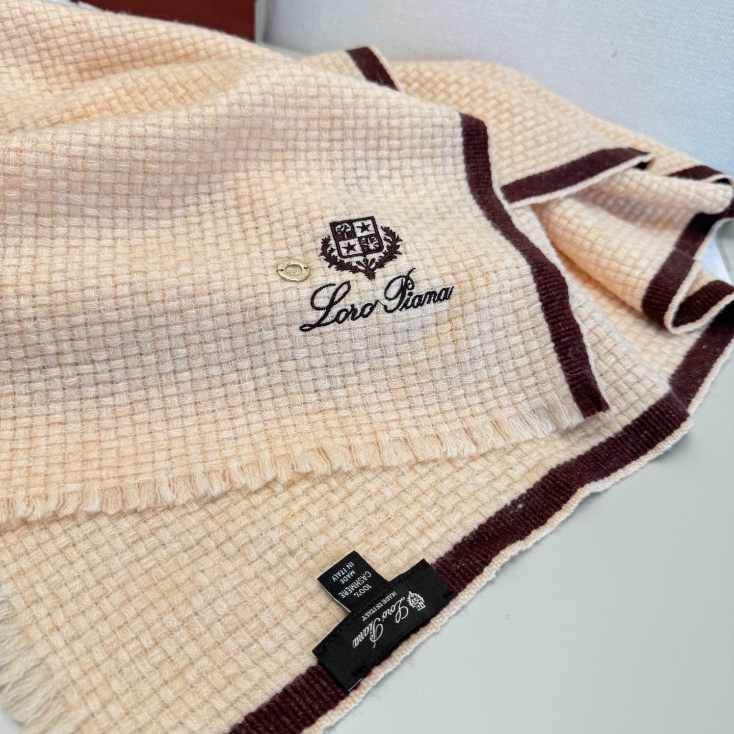 Loro Piana Loro Piana · 诺悠翩雅 【 发售 贸易公司尾单 山羊绒编织围巾】送人自留都太高大上了 重磅上新