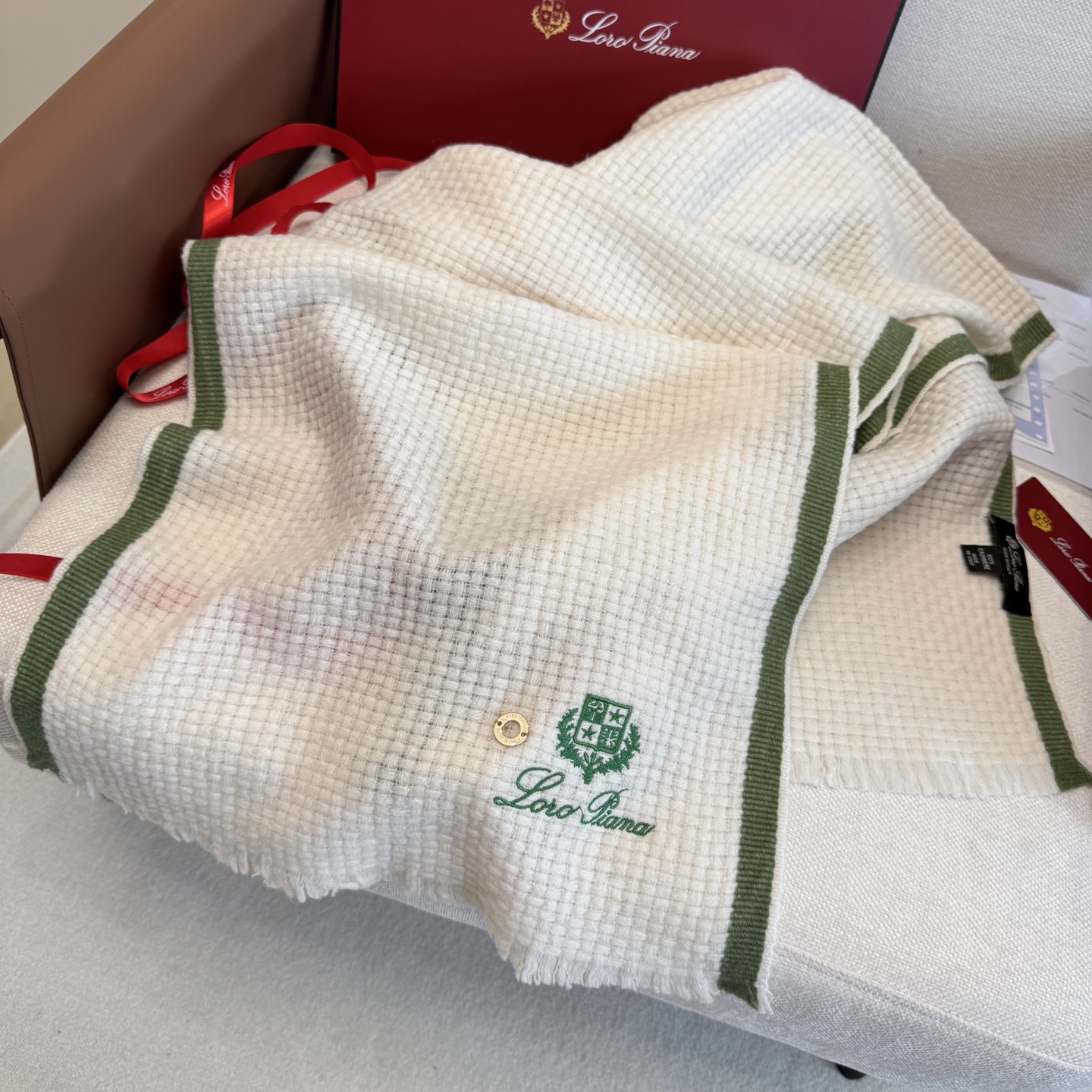 Loro Piana Loro Piana · 诺悠翩雅 【 发售 贸易公司尾单 山羊绒编织围巾】送人自留都太高大上了 重磅上新