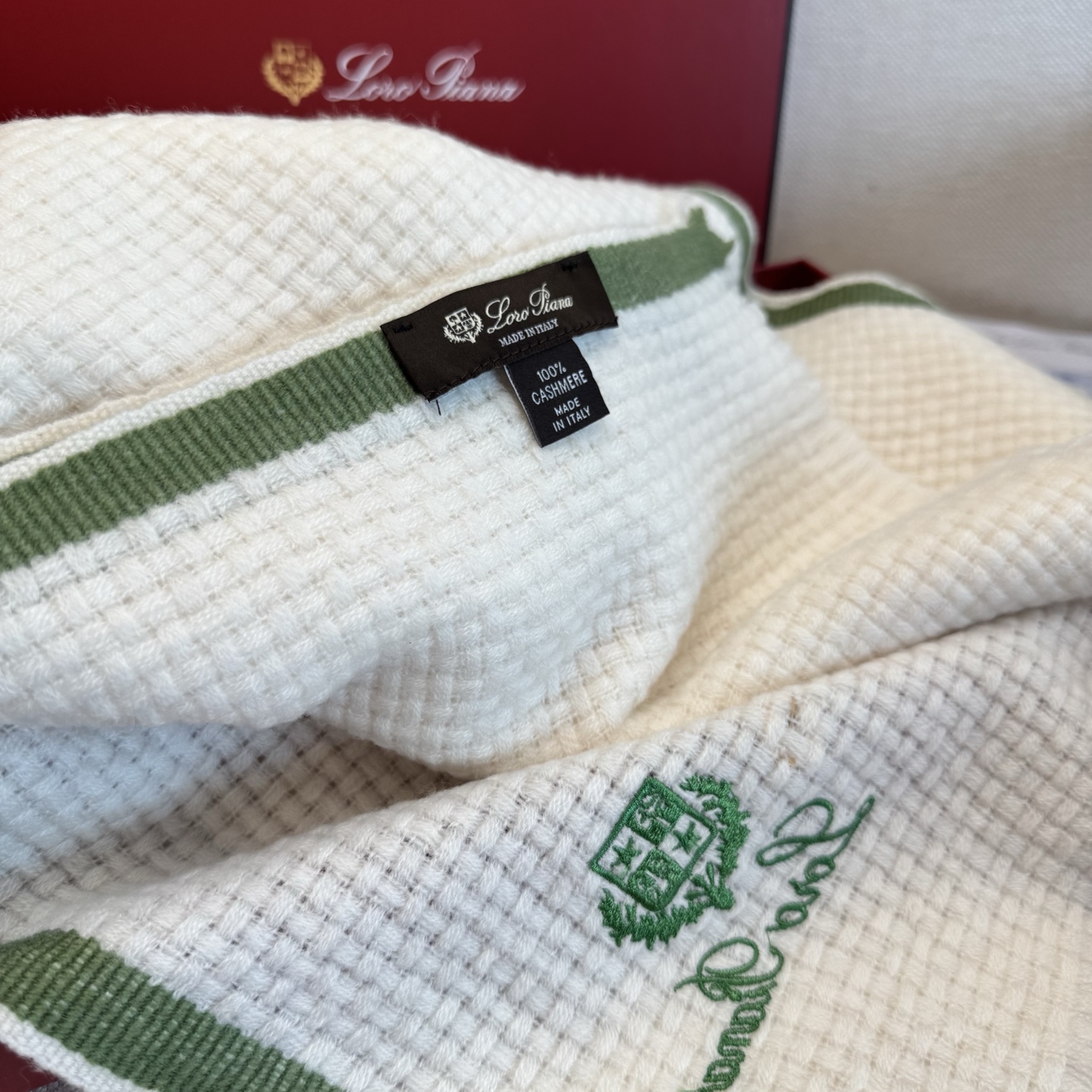 Loro Piana Loro Piana · 诺悠翩雅 【 发售 贸易公司尾单 山羊绒编织围巾】送人自留都太高大上了 重磅上新