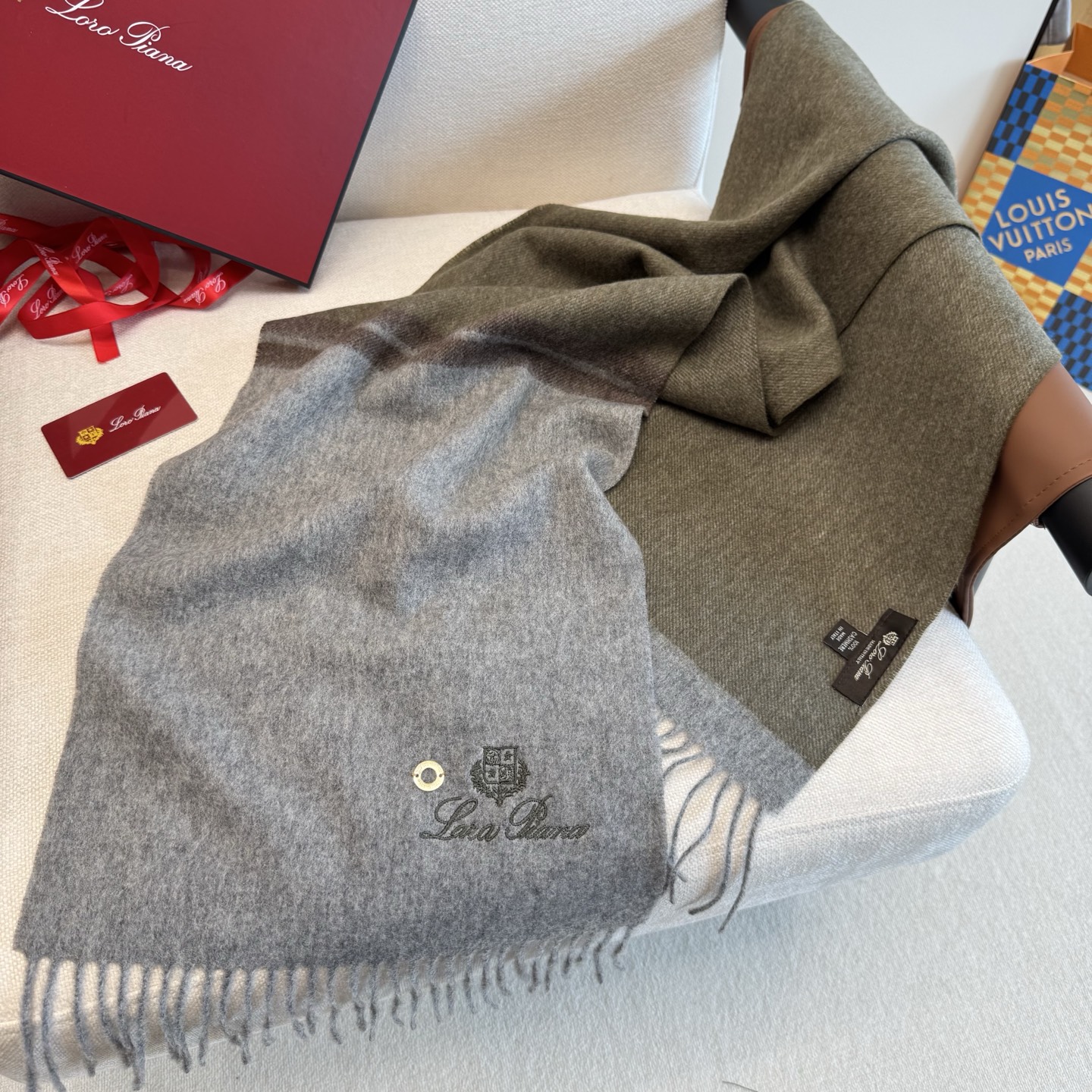 Loro Piana Loro Piana · 诺悠翩雅【家属福利来了 LP高端重磅围巾 】怒赞推荐 激动~ 下手绝对要快