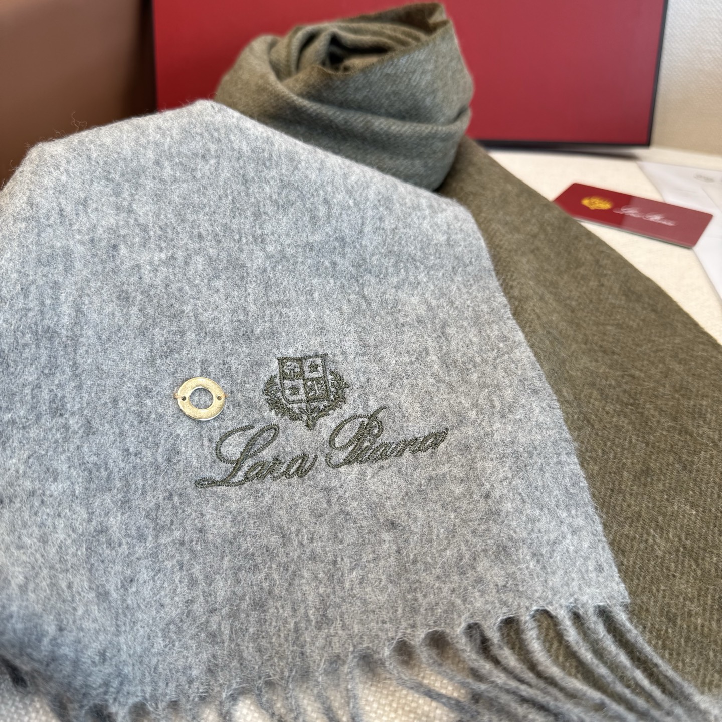 Loro Piana Loro Piana · 诺悠翩雅【家属福利来了 LP高端重磅围巾 】怒赞推荐 激动~ 下手绝对要快