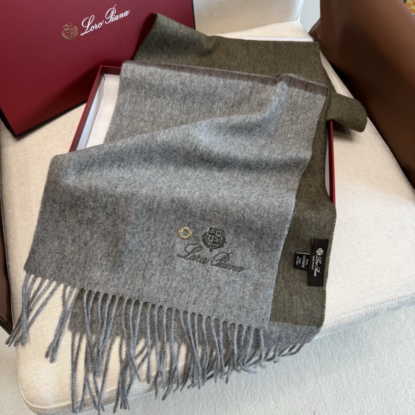 Loro Piana Loro Piana · 诺悠翩雅【家属福利来了 LP高端重磅围巾 】怒赞推荐 激动~ 下手绝对要快