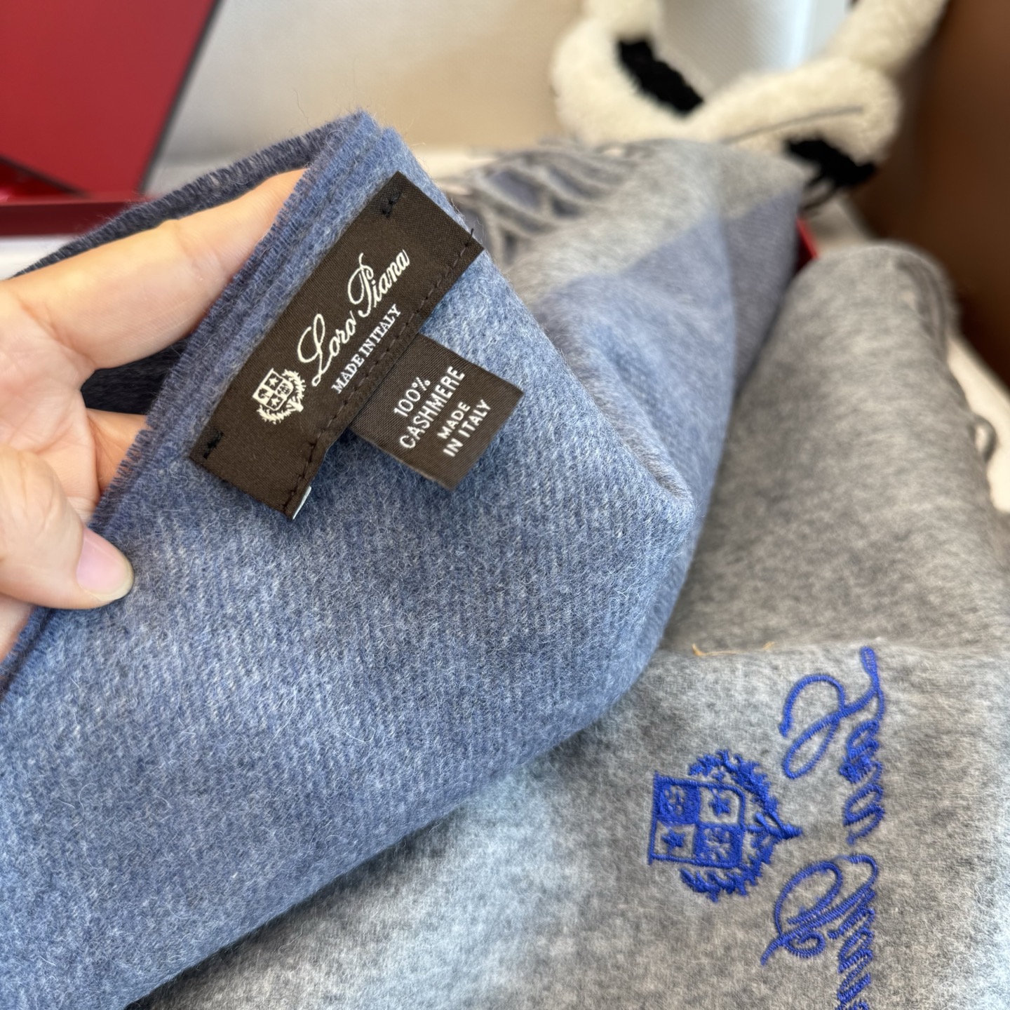 Loro Piana Loro Piana · 诺悠翩雅【家属福利来了 LP高端重磅围巾 】怒赞推荐 激动~ 下手绝对要快