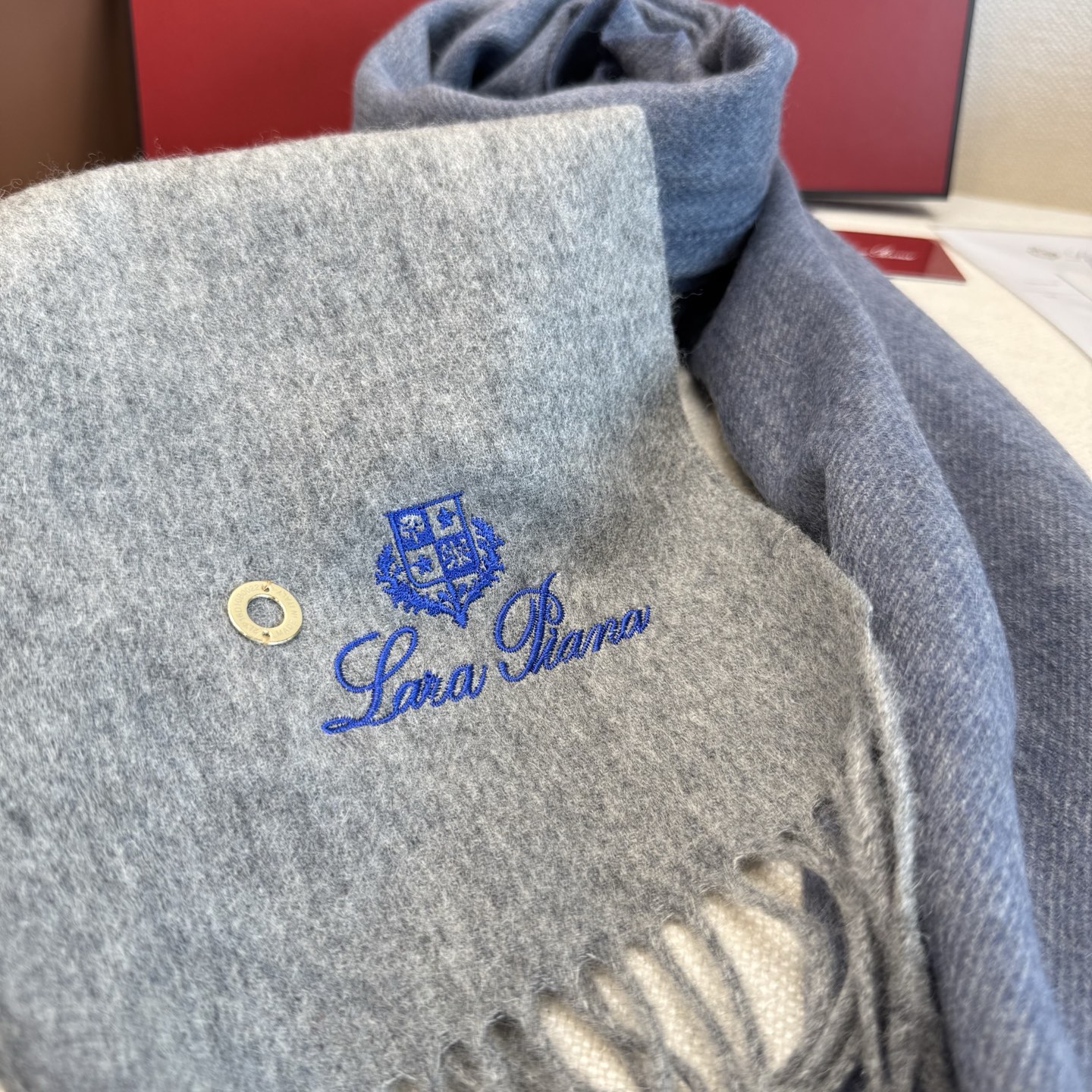 Loro Piana Loro Piana · 诺悠翩雅【家属福利来了 LP高端重磅围巾 】怒赞推荐 激动~ 下手绝对要快