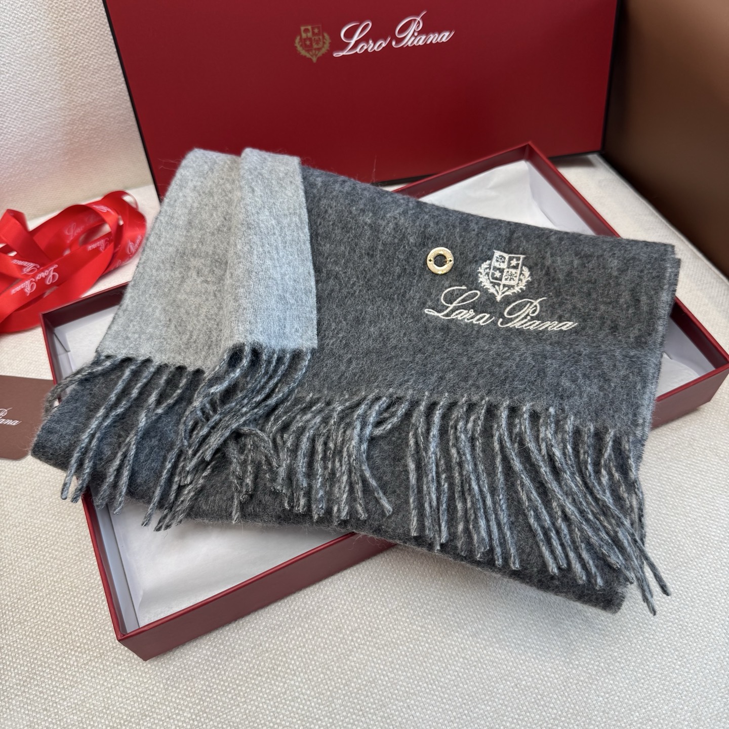 Loewe Loewe · 罗意威难得一见的温柔配色 低调又不失优雅 重点推荐 羊绒双面配色