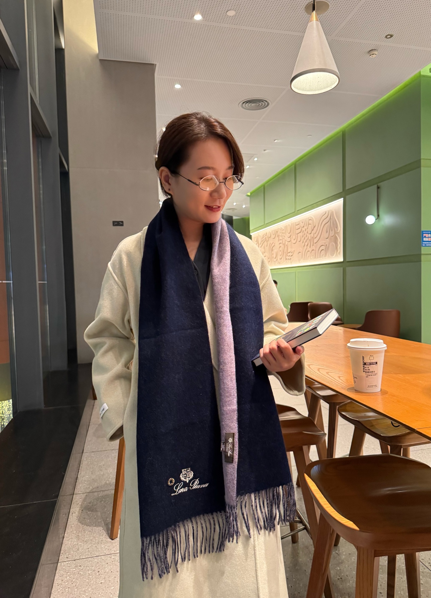Loewe Loewe · 罗意威难得一见的温柔配色 低调又不失优雅 重点推荐 羊绒双面配色