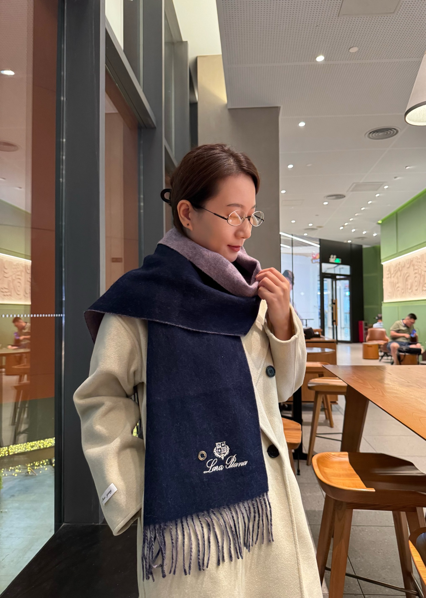 Loewe Loewe · 罗意威难得一见的温柔配色 低调又不失优雅 重点推荐 羊绒双面配色