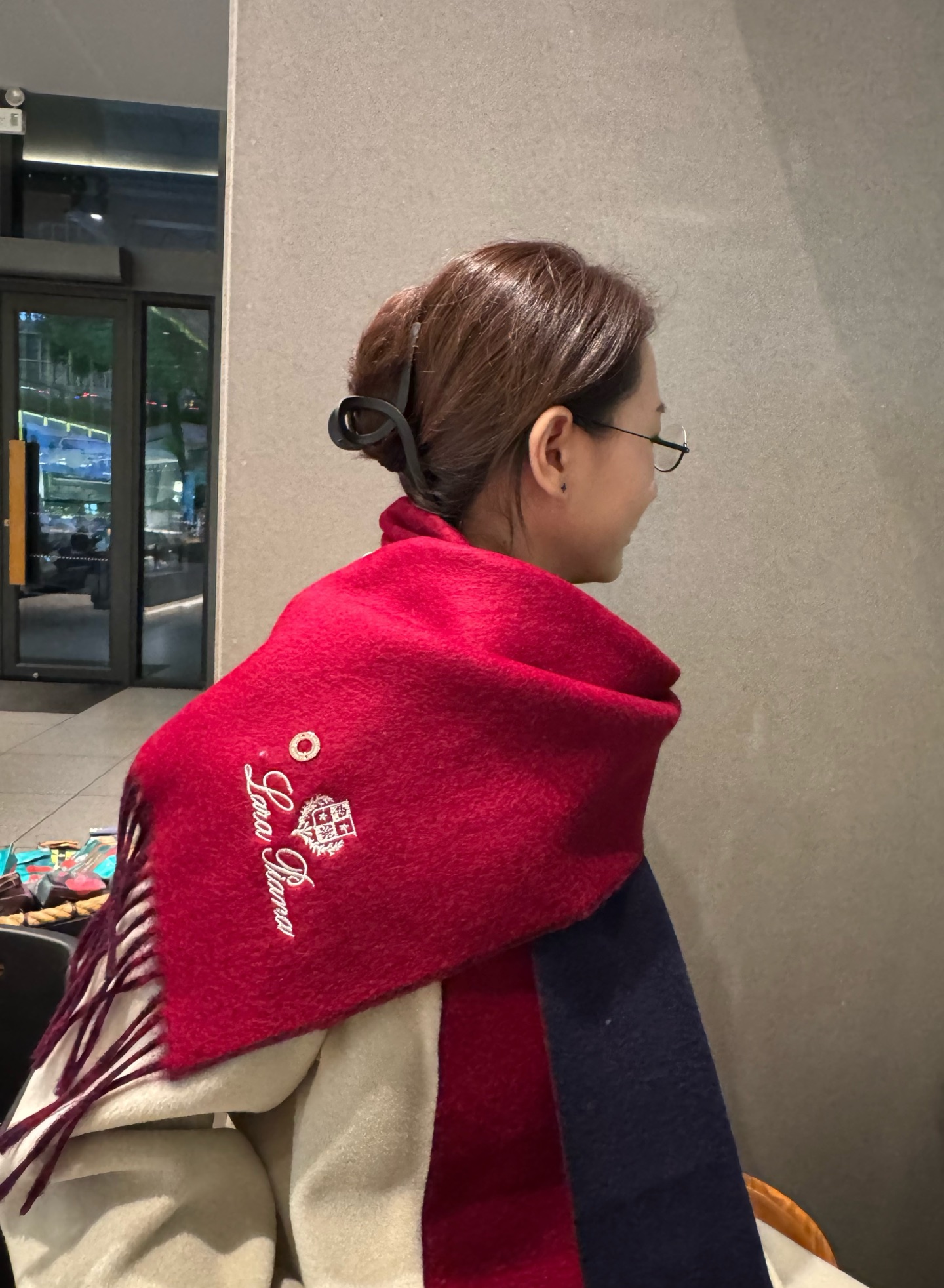 Loewe Loewe · 罗意威难得一见的温柔配色 低调又不失优雅 重点推荐 羊绒双面配色