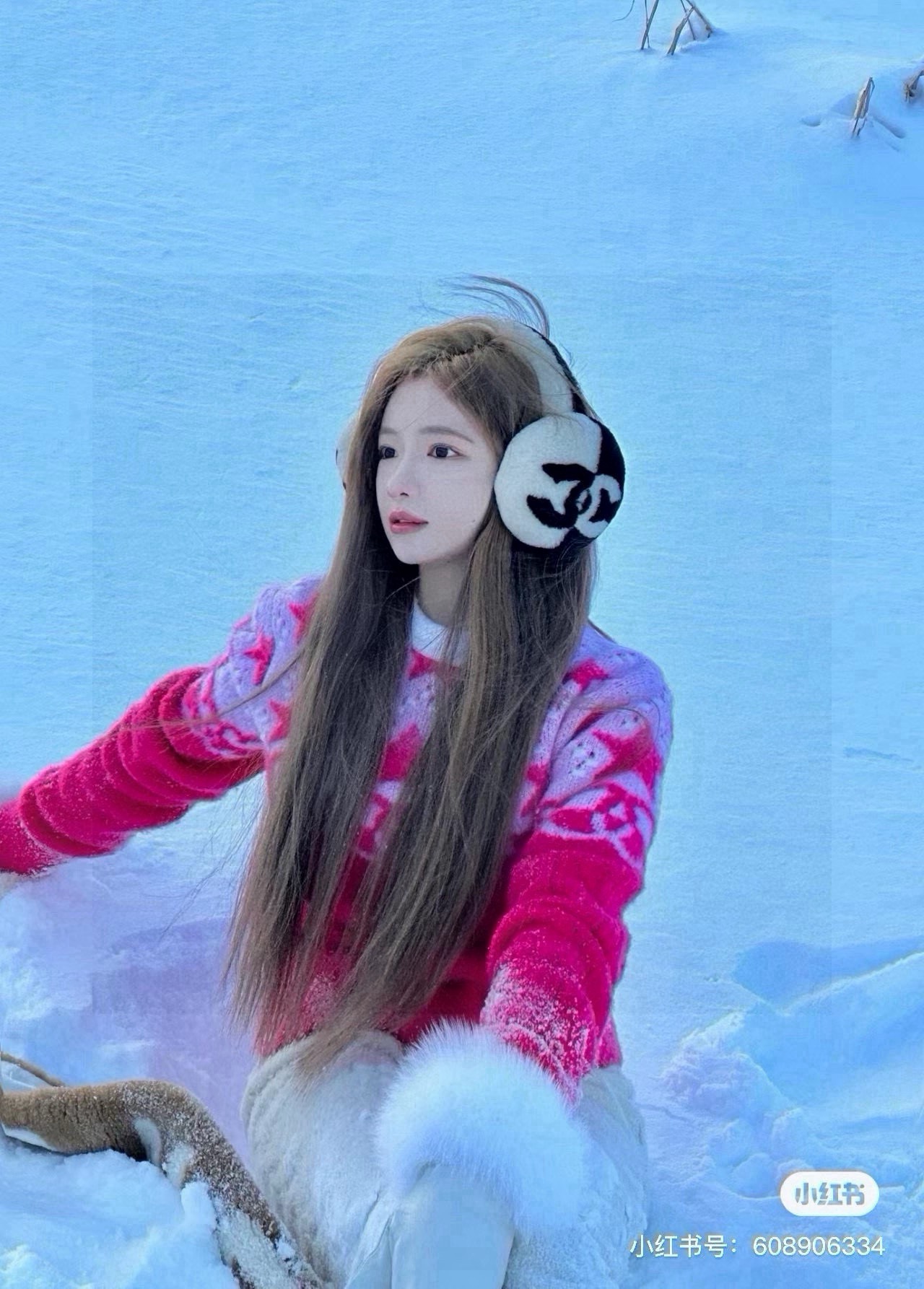 NO:554804,A batch of large and small sizes are available for both men and women. It’s worth owning. The world is beautiful and beautiful, and Internet celebrity stars have the same style. Chanel ski earmuffs, a must-have for daily warm travel. The daily sunken shape of skiing is simply amazing. Warm and cheering items. Good appearance. Reserved black and white color matching. Can be worn for a lifetime. Classic items that will never go out of style. Gloves, gloves, chanel, gloves19860909批大号、小号男女同款疯狂打call值得拥有 人间白富美,网红明星同款 香奈儿滑雪耳罩,日常保暖出行必备 滑雪日常凹造型简直太赞了 保暖打气物件 高颜值 自留黑白拼色 可以戴一辈子不过时的经典单品 手套,手套,chanel,gloves,accessory