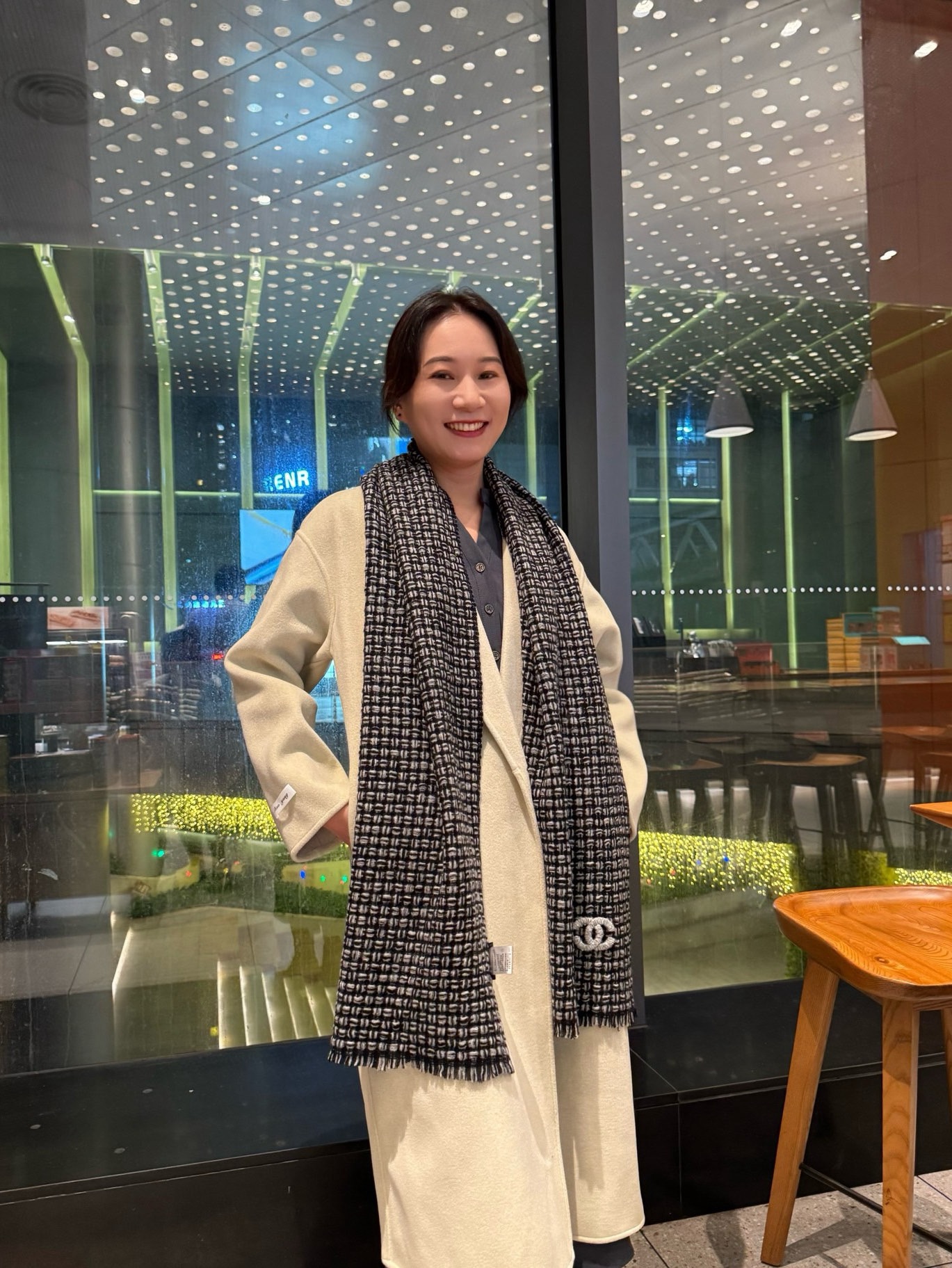 NO:554372,Chanel Chanel 2025 series products are exclusively for VIP products. The top-quality imported Scottish cashmere texture makes the scarf elastic, soft and skin-friendly. It is extremely noble and elegant. Intellectual style. Simple and elegant design. It is definitely not a flashy style. It is definitely the first choice accessories for taste life. A must-have for those who know the goods. A must-have for casual style matching!  [Color][Color][Color] Laymen please avoid Size: 38*185 cashmere high version scarf, high version scarf, chanel, chanel19860909Chanel香奈儿2025系列货 专供vip产品 顶级苏格兰进口羊绒纹路织法使围巾赋有弹性且柔软亲肤  无比的高贵优雅 知性的款式 简洁大气的设计 绝对的不是花里胡哨的款式绝对的品味生活的首选搭配饰品 识货者必入.休闲风格搭配必备哦！[色][色][色]外行请绕道 Size:38*185羊绒高版本围巾,高版本围巾,chanel,chanel,scarf