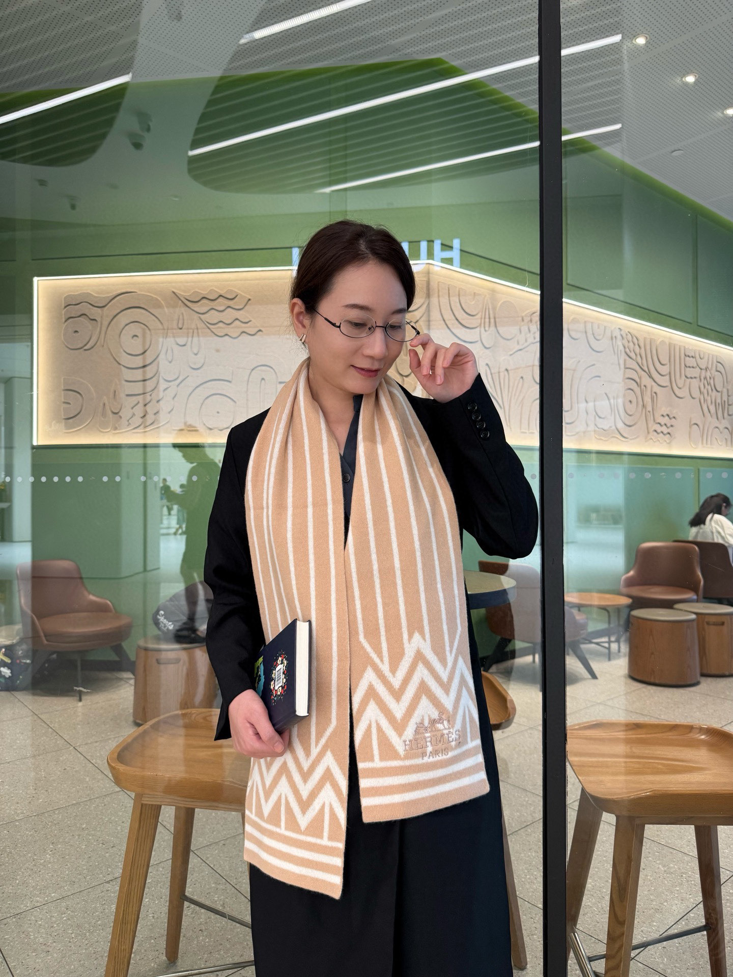 NO:581106,Exclusive Hermès knitted cashmere scarf for couples. Luxury lies in sizes, high-end quality, and ultra-high cashmere quality. This brand favors this quality product. It is a very rare knitted scarf on the market. It is really a super high-end product. Only such a big brand can have it. Every color is loved and every color is retained. Selling one less good product. Imported pure cashmere size 180x22 high version scarf, high version scarf, hermes19860909独家牛货 爱马仕针织羊绒围巾情侣款 奢华尽在尺寸之间,高端品质具有超高羊绒品质才会被此品牌青睐这种精品是市场上及其少见的围巾针织,真是超级高端货只有这种大品牌才会拥有每色都是大爱每色都留.卖一条少一条的好货 进口纯羊绒 尺寸180x22高版本围巾,高版本围巾,hermes,scarf