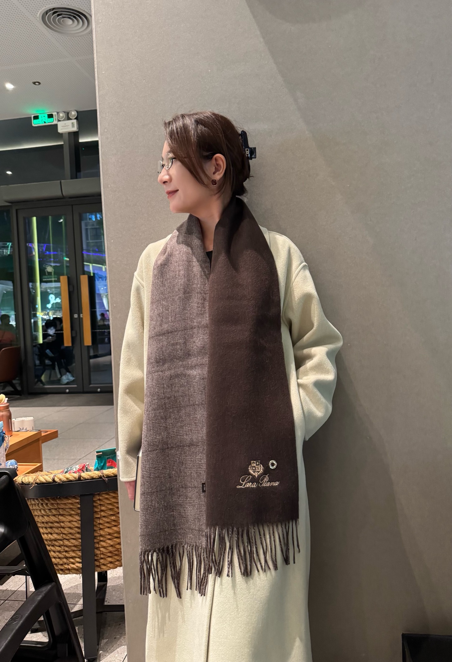 NO:581458,Loro Piana · Loro Piana official website is on sale simultaneously, the last order of the trading company, the best cashmere scarf and shawl, the most recommended cashmere double-sided color matching, two styles of one scarf, high-end, comfortable and fashionable temperament, niche, but full of big-name style, Super Amway, this soft scarf that touches the heart, extremely simple color combination  The finishing touch without losing the beauty, the pursuit of successful people, absolute style, a little unique fairy spirit, the absolute best choice for couples, the color is elegant, not enchanting, specifications: 35x 180cm high version scarf, high version scarf, loro piana, shawls19860909Loro Piana · 诺悠翩雅官网同步发售,贸易公司尾单,极品羊绒围巾披肩,重点推荐羊绒双面配色,一条围巾两种风格搭配,高级舒适时髦气质,名小众,却大牌范十足,超级安利这款触动内心的柔美围巾,极其简单的颜色搭配 点睛之笔确又不失美感,成功人士的追求,风格绝对,有点独有的仙气,绝对的情侣款不二之选,颜色淡雅,不妖娆规格35x 180cm高版本围巾,高版本围巾,loro piana,shawls,scarf