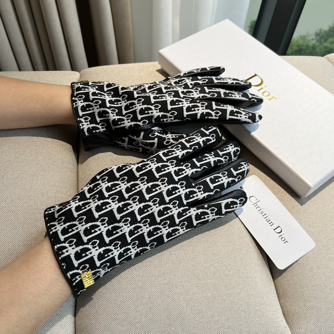 NO:584156,Batch new exclusive first touch screen gloves Dior Dior [original quality] official website synchronized women's new high-end sheepskin gloves are the first choice of goddess Jimei. Don't miss 100% imported sheepskin. The leather is fine and soft. Pay attention to the imported sheepskin with its unique feel and cashmere lining for better warmth. The original customized hardware is top-notch and no detail is spared. Size M L gloves, gloves, dior, dior, sheepskin, gloves19860909批 新款独家首发触屏手套 Dior迪奥【原单品质】官网同步女士新款高档羊皮手套女神集美们首选 不可错过百分百选用进口羊皮 皮质细腻柔软 认准进口羊皮特有手感羊绒内里保暖更佳 原版定制五金顶级做工任何细节都不放过 码数Ｍ L手套,手套,dior,dior,sheepskin,gloves,accessory
