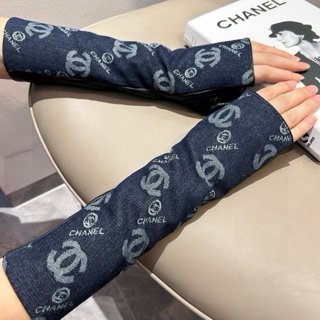 NO:584132,Batch 2025 Chanel new long denim and sheepskin gloves, fashionable motorcycle gloves, new autumn and winter cloth lining, fashionable, super comfortable, soft and versatile!  Jimei goddess must accessory box size ML gloves, gloves, chanel, sheepskin, gloves19860909批 2025香奈儿新品长款牛仔布加羊皮手套,时尚机车手套,秋冬新品布内里,时尚上手超舒适柔软、百搭！集美女神必备配盒子码数ML手套,手套,chanel,sheepskin,gloves,accessory