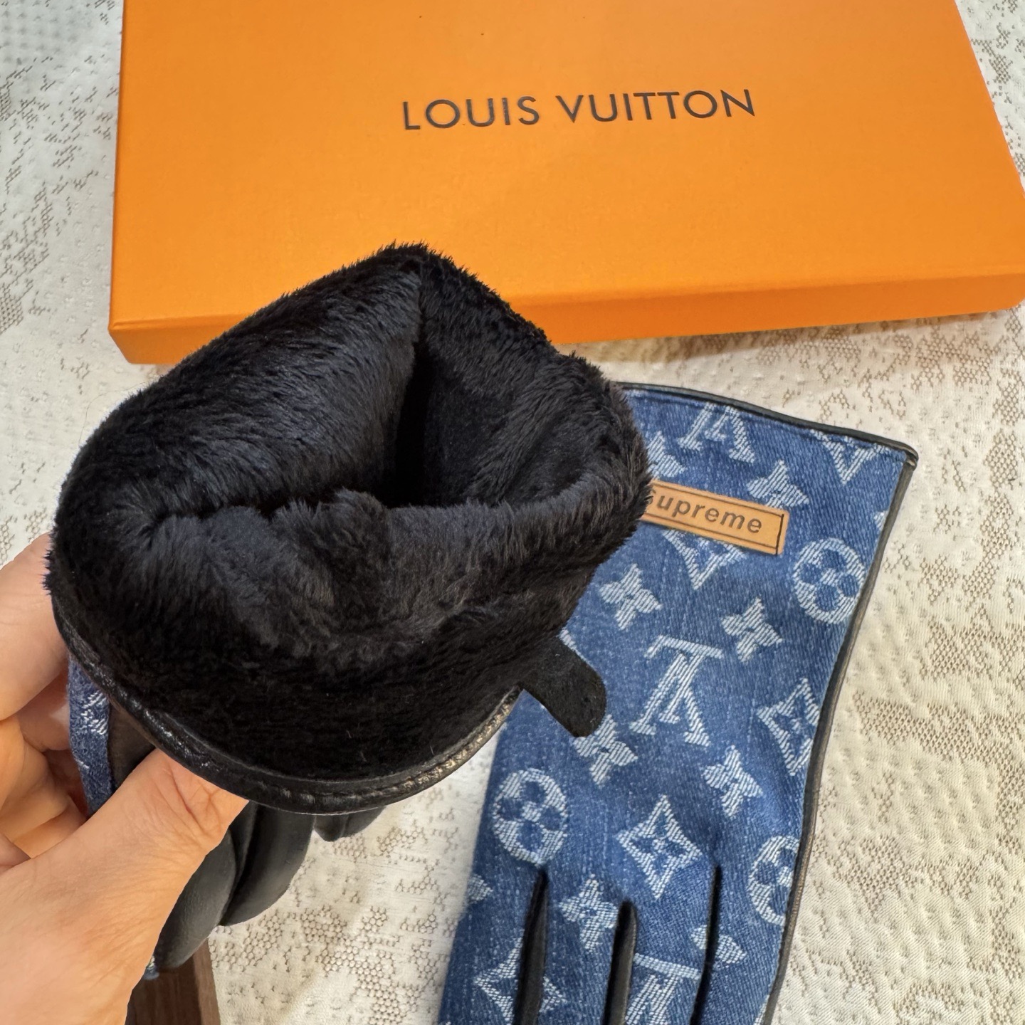 P160
2025🧤LV新品牛仔配皮手套，时尚机车🚗手套，秋冬新品布内里，时尚🌺上手超舒适柔软、百搭！集美女神必备🌹配盒子🎁码数ML👏