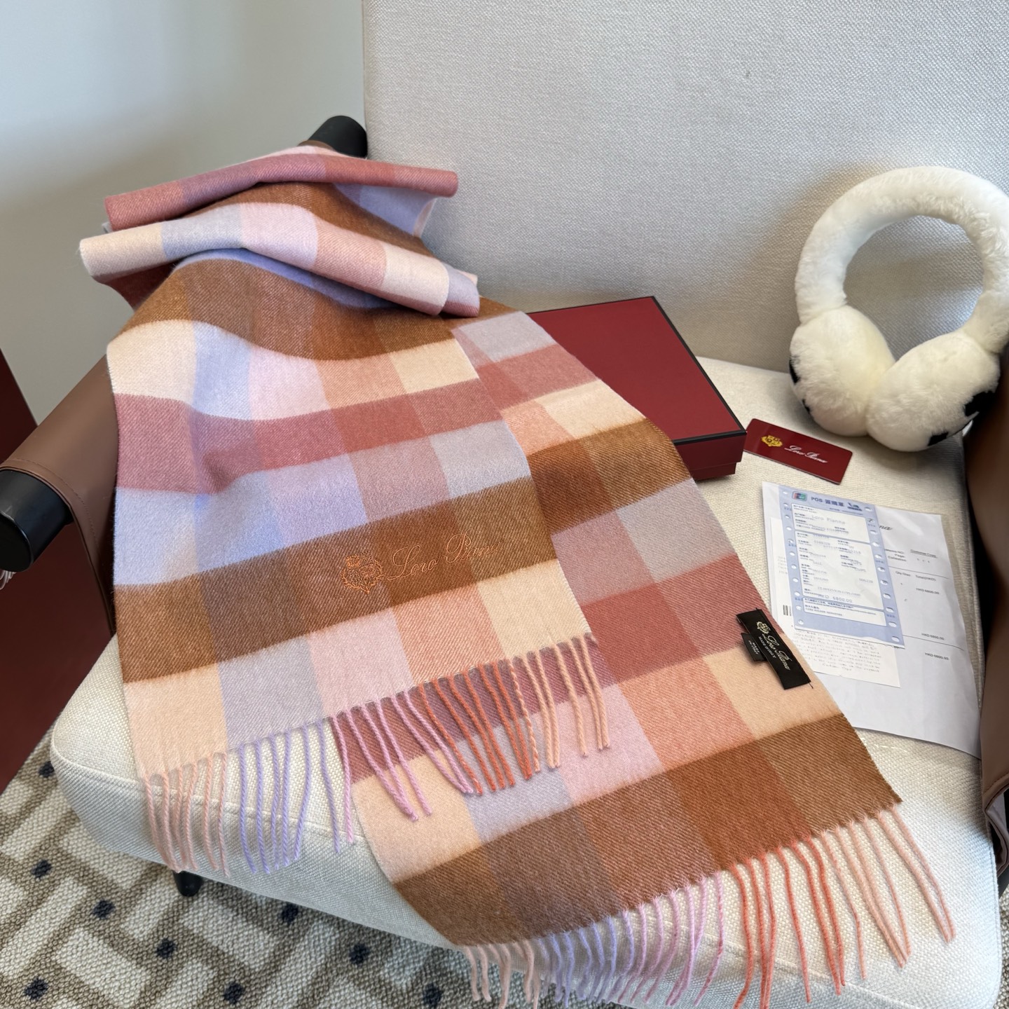 NO:588054,Loro Piana · 诺yo Piana [Family benefits are coming!  !  LP high-end heavy scarf!  】An angry recommendation, excited~!  !  Be sure to get started quickly, we have the most high-end couple models available at the same counters ~ Our prices are really unbeatable and great value!  Price feedback from my mother ~ Love the fabric, the upper body effect is invincible and beautiful. Medium thickness, very friendly to the neck ~ Size specification 30*180 high version scarf, high version scarf, loro piana, loro piana19860909Loro Piana · 诺悠翩雅【家属福利来了！！LP高端重磅围巾！】怒赞推荐,激动~！！下手绝对要快,同步专柜,最高端的情侣款~我们这个价格真的无敌超值！亲妈价格回馈~面料大爱,上身效果无敌好看 中等厚度,非常亲脖子的一款~ 尺寸规格30*180高版本围巾,高版本围巾,loro piana,loro piana,scarf