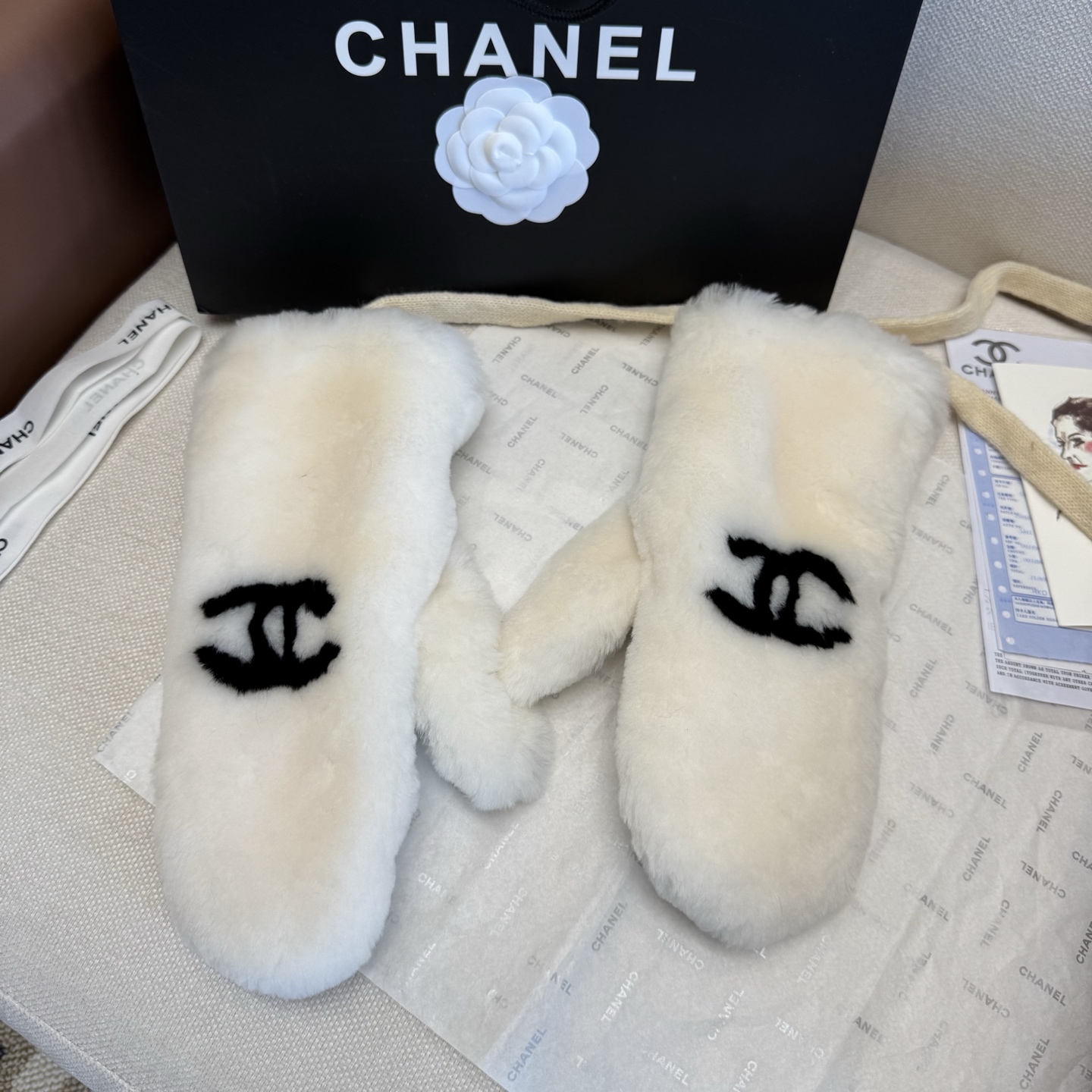 （带子可以拆下）Chanel 香奈儿2025秋冬羊毛长款羊皮手套👍手机触屏，值得对比。。同款不同品质，秒
