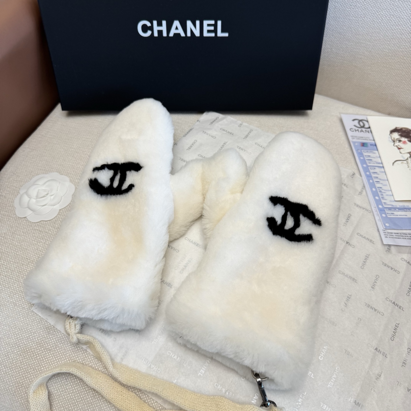 （带子可以拆下）Chanel 香奈儿2025秋冬羊毛长款羊皮手套👍手机触屏，值得对比。。同款不同品质，秒