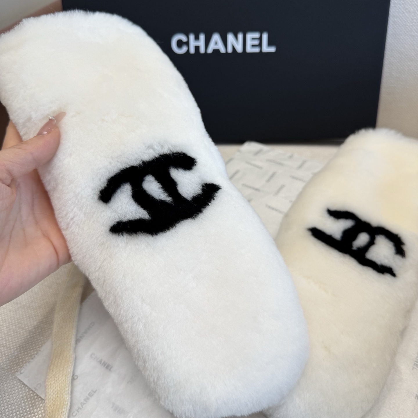 （带子可以拆下）Chanel 香奈儿2025秋冬羊毛长款羊皮手套👍手机触屏，值得对比。。同款不同品质，秒