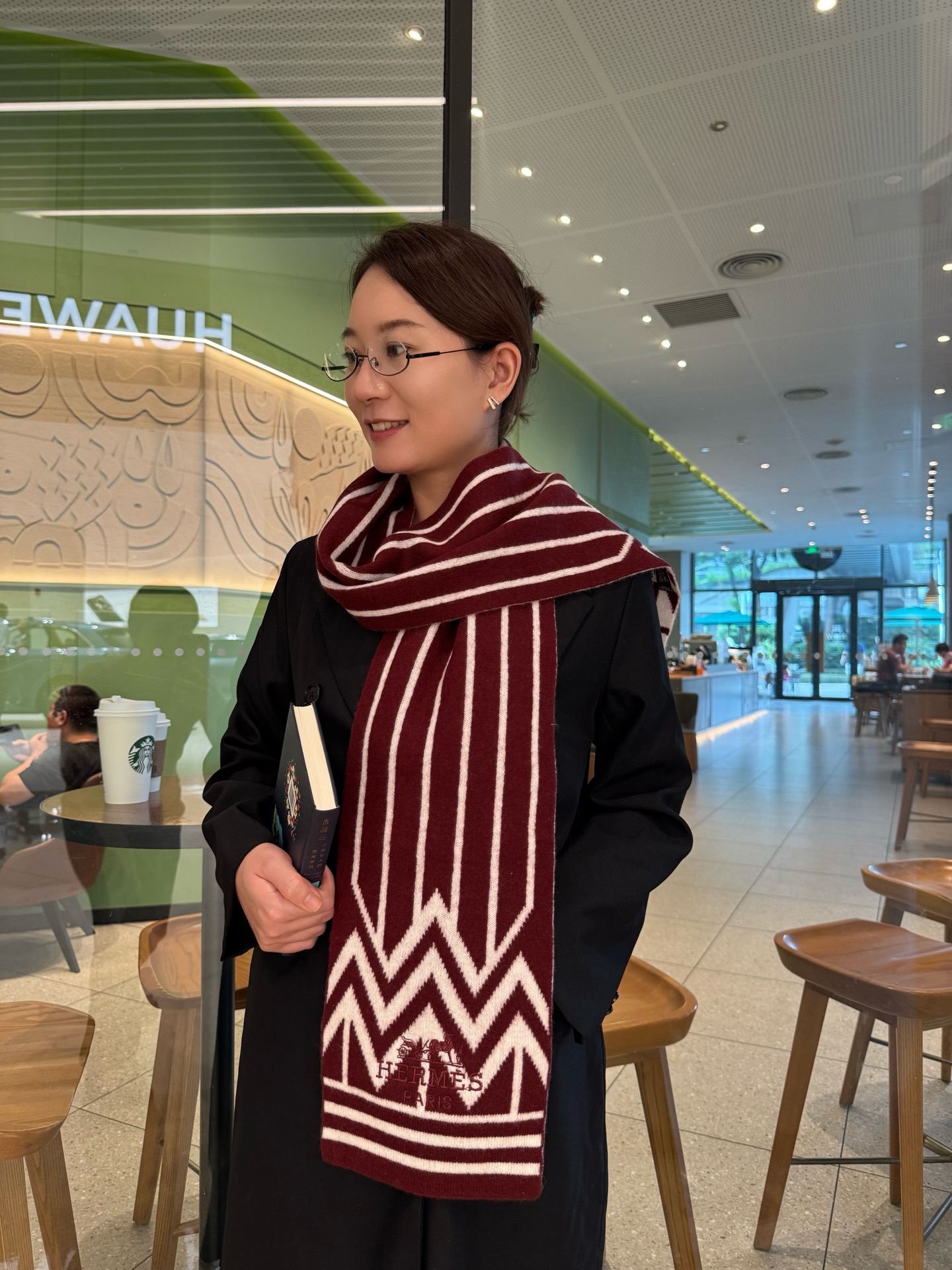 🉐️185 🔥独家牛货🐂 爱马仕针织羊绒围巾🧣情侣款 奢华尽在尺寸之间,高端品质‼️具有超高羊绒品质才会被此品牌青睐‼️这种精品是市场上及其少见的围巾针织,真是超级高端货‼️只有这种大品牌才会拥有‼️每色都是大爱每色都留.卖一条少一条的好货‼️ 100%进口纯羊绒 🎉🎉尺寸:180x22