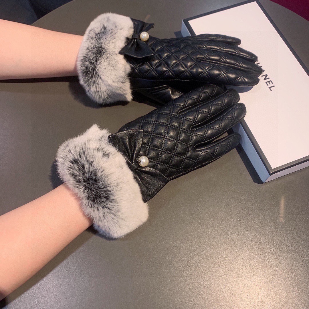 NO:618029,Batch Chanel 2025 Autumn and Winter Lazy Rabbit Fur Randomly Embroidered Sheepskin Gloves for Mobile Phone Touch Screen, Worth Comparing Different Quality of the Same Style, Quickly Killing Poor Products in the Market, Imported First-Class Sheepskin Lazy Rabbit Fur Lined with Velvet, Classic and Timeless Style. If you like it, you can buy it, this quality can be used next year after using it this year [Happy][Happy][Happy] Comes with box size ML gloves, gloves, chanel, chanel, sheepskin, gloves19860909批 Chanel 香奈儿2025秋冬懒兔毛乱绣羊皮手套手机触屏,值得对比同款不同品质,秒杀市场差产品,进口一级羊皮懒兔毛内里加绒 经典不过时款.喜欢可以入手了,这种品质的今年用了明年还能用 [愉快][愉快][愉快]配盒子码数ML手套,手套,chanel,chanel,sheepskin,gloves,accessory