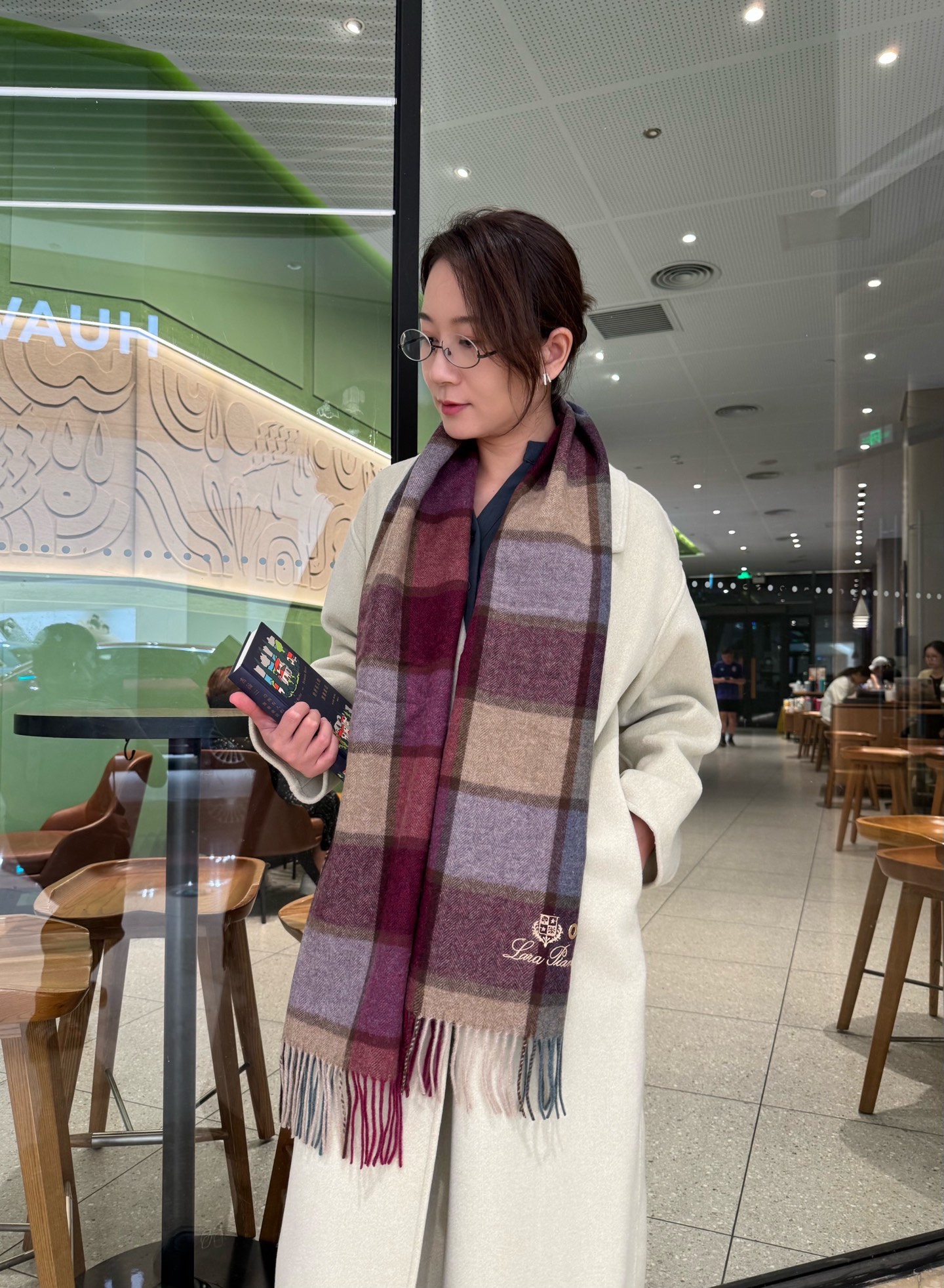 NO:619624,Loro Piana · 诺yo Piana [Family benefits are coming!  !  LP high-end heavy scarf!  】An angry recommendation, excited~!  !  Be sure to get started quickly, we have the same counter, the most high-end couple's model ~ the craftsmanship is difficult, and it is super soft and waxy! Our price is really unbeatable and great value!  Price feedback from my mother ~ I love the fabric, the double-sided cashmere yarn is really clear and clean, and the velvet feel in your hand is really super comfortable!  Very soft, the upper body effect is unparalleled and beautiful. Medium thickness, very close to the neck~ Size specification 30*185cm high version scarf, high version scarf, loro piana, loro piana19860909Loro Piana · 诺悠翩雅【家属福利来了！！LP高端重磅围巾！】怒赞推荐,激动~！！下手绝对要快,同步专柜,最高端的情侣款~工艺难度大,超级无敌软糯!我们这个价格真的无敌超值！亲妈价格回馈~面料大爱,双面的羊绒纱线真的清晰干净,握在手里绒感真的超级无敌舒服！非常柔软,上身效果无敌好看 中等厚度,非常亲脖子的一款~ 尺寸规格30*185cm高版本围巾,高版本围巾,loro piana,loro piana,scarf