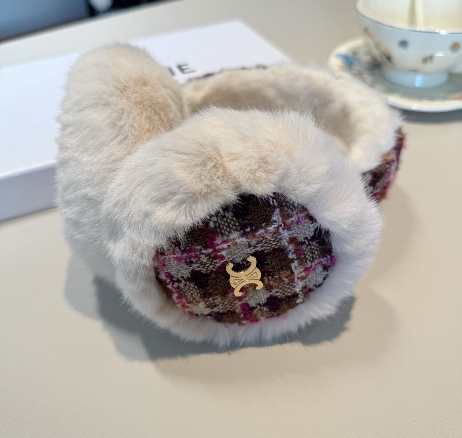 P155🌈疯狂打call值得拥有💫
💕人间白富美,网红明星同款赛琳滑雪耳罩，日常保暖☺出行必备✈️
滑雪日常凹造型简直太赞了
保暖打气物件
高颜值 自留黑白色🤣🤣🤣🤣
可以戴一辈子不过时的经典单品👏
☃️❄️💫