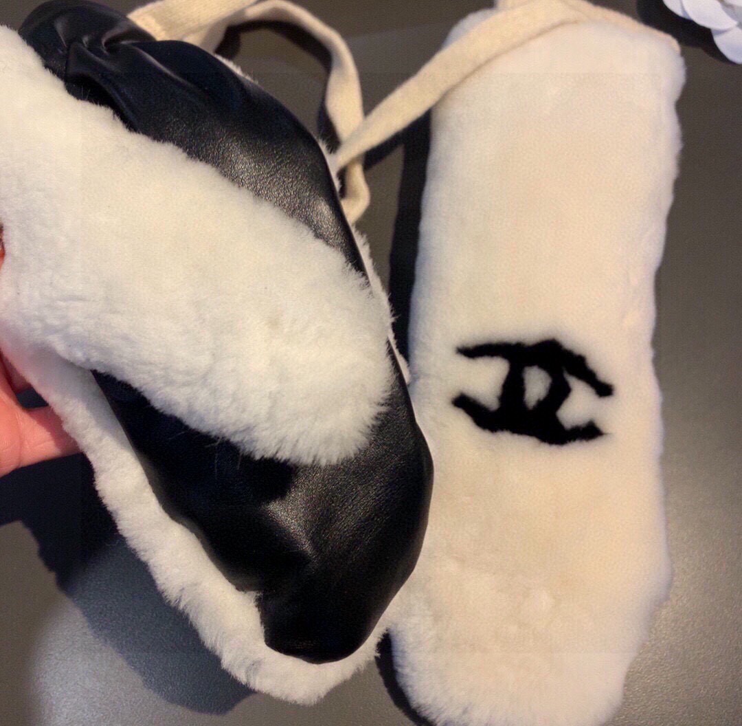 （带子可以拆下）Chanel 香奈儿2025秋冬羊毛长款羊皮手套👍手机触屏，值得对比。。同款不同品质，秒