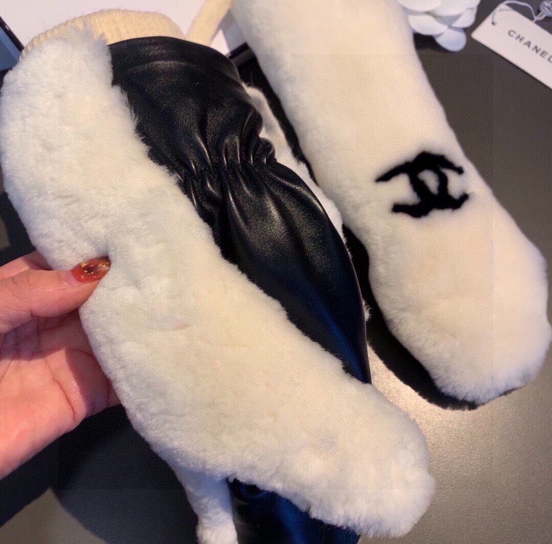 （带子可以拆下）Chanel 香奈儿2025秋冬羊毛长款羊皮手套👍手机触屏，值得对比。。同款不同品质，秒