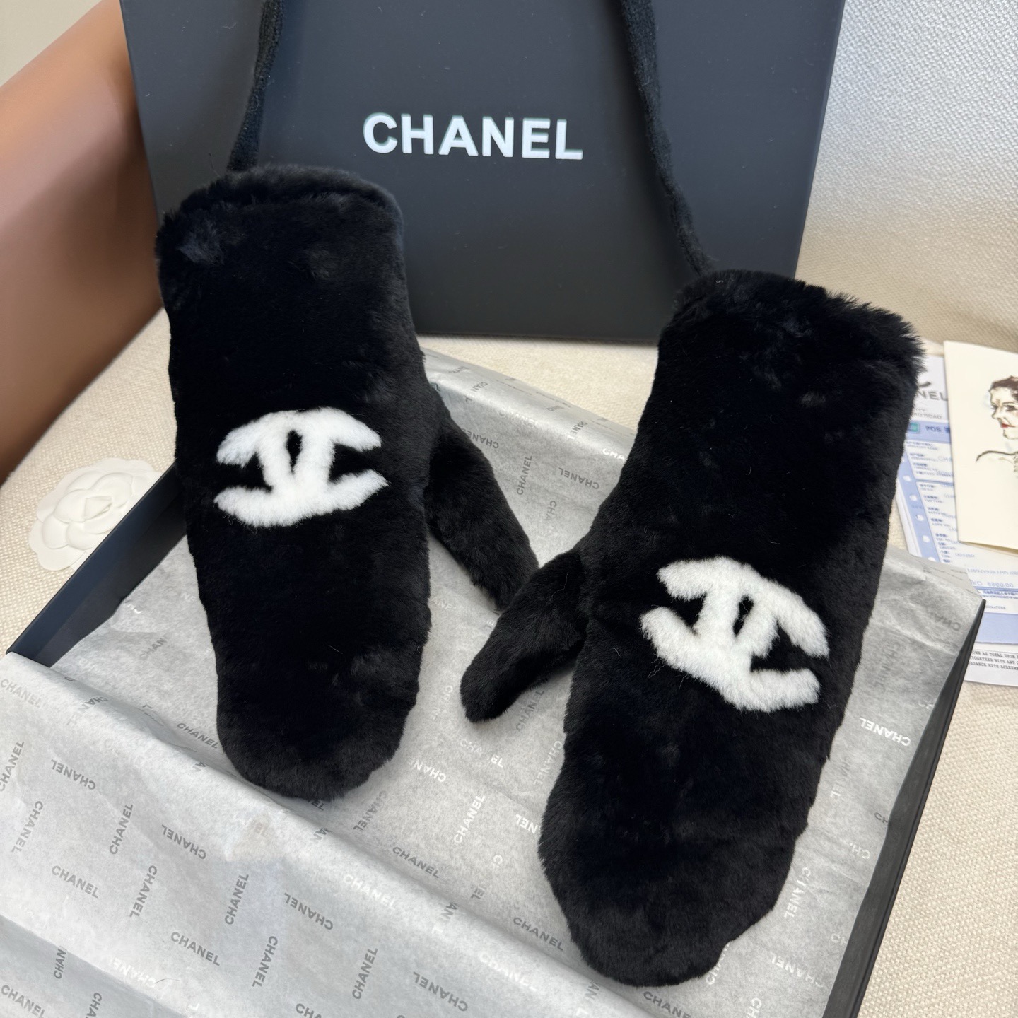 （带子可以拆下）Chanel 香奈儿2025秋冬羊毛长款羊皮手套👍手机触屏，值得对比。。同款不同品质，秒