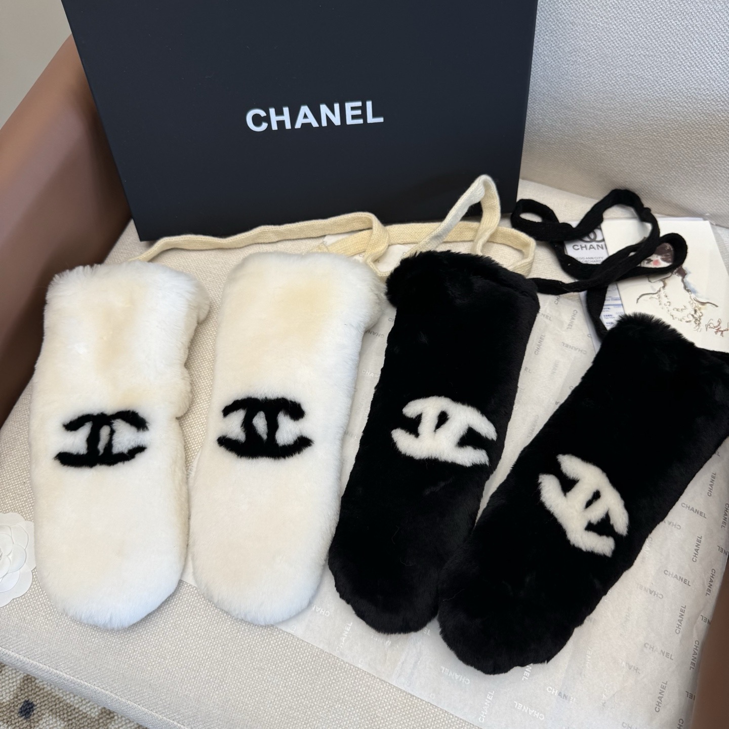 （带子可以拆下）Chanel 香奈儿2025秋冬羊毛长款羊皮手套👍手机触屏，值得对比。。同款不同品质，秒