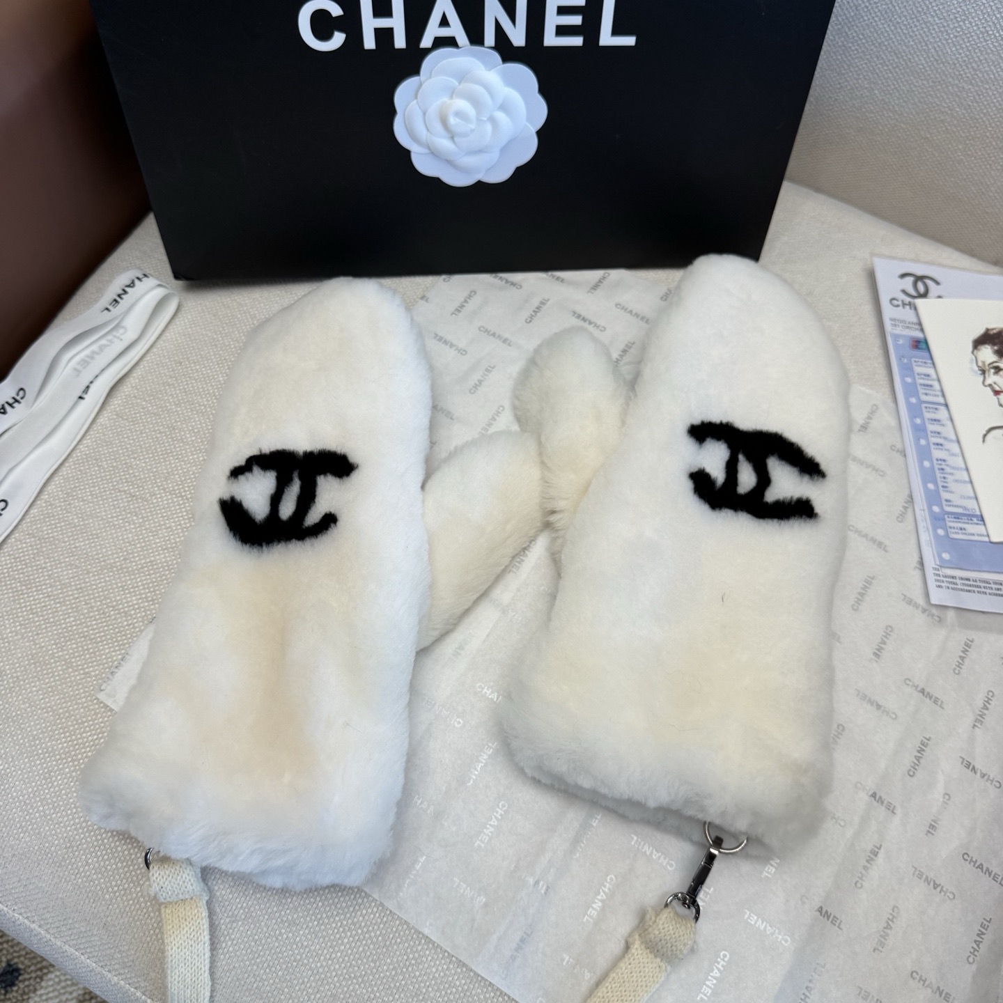 （带子可以拆下）Chanel 香奈儿2025秋冬羊毛长款羊皮手套👍手机触屏，值得对比。。同款不同品质，秒