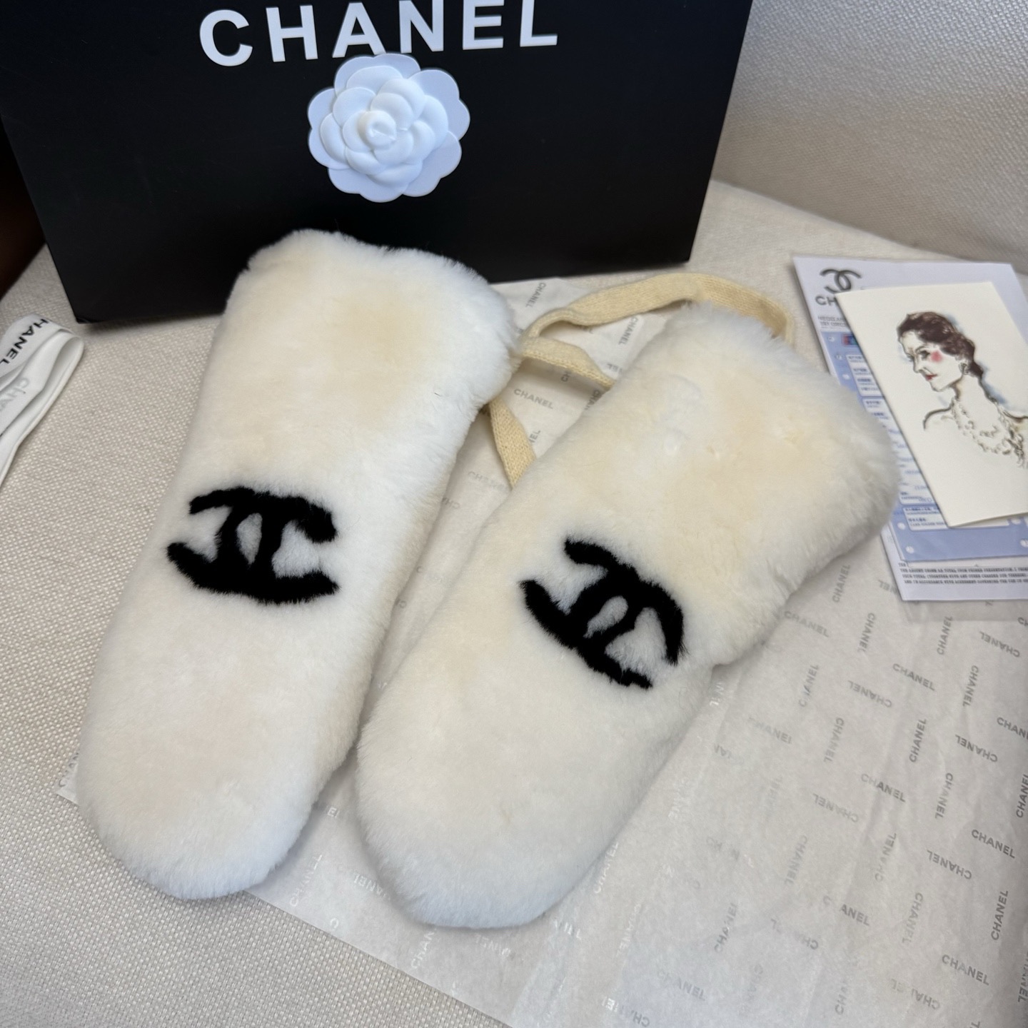 （带子可以拆下）Chanel 香奈儿2025秋冬羊毛长款羊皮手套👍手机触屏，值得对比。。同款不同品质，秒