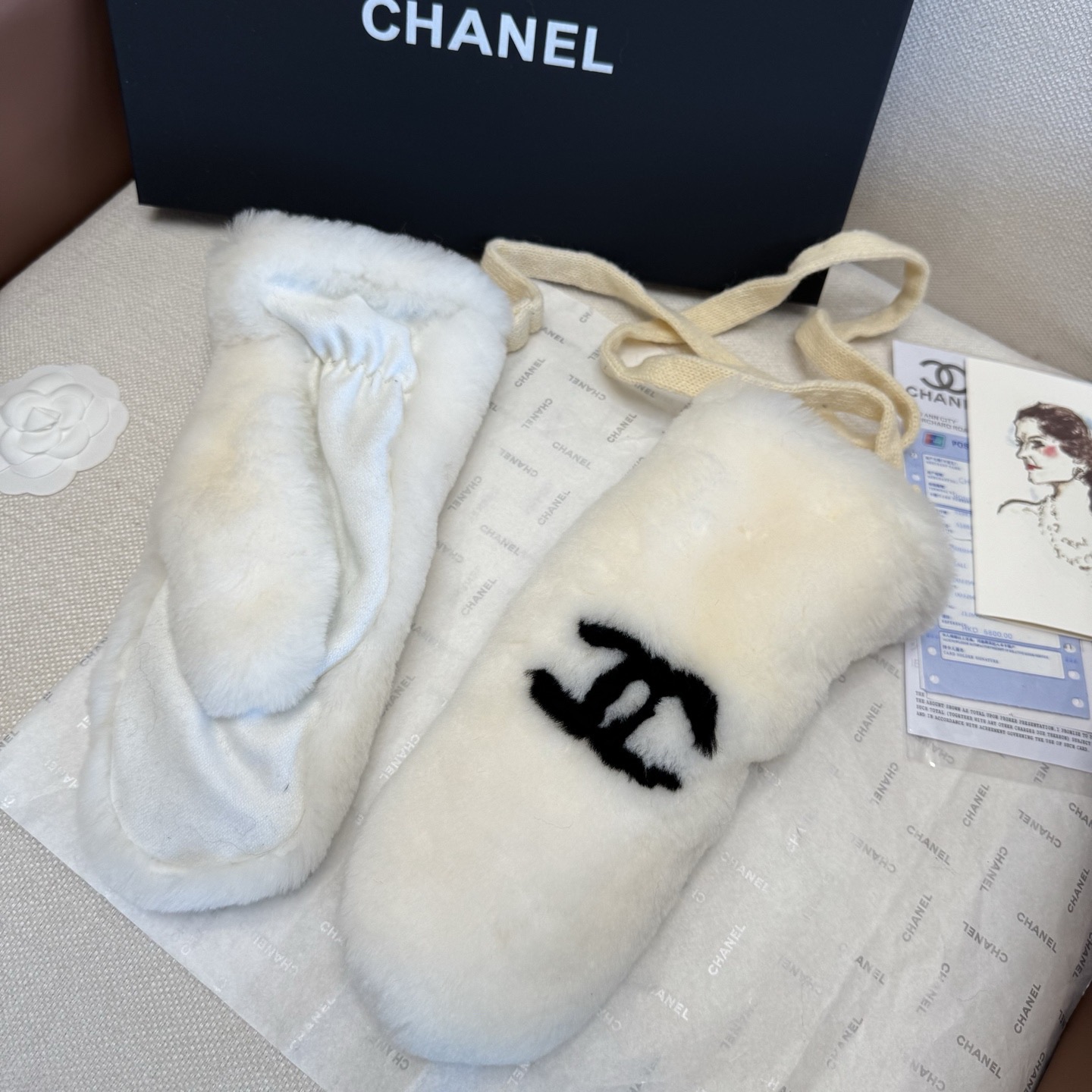 （带子可以拆下）Chanel 香奈儿2025秋冬羊毛长款羊皮手套👍手机触屏，值得对比。。同款不同品质，秒