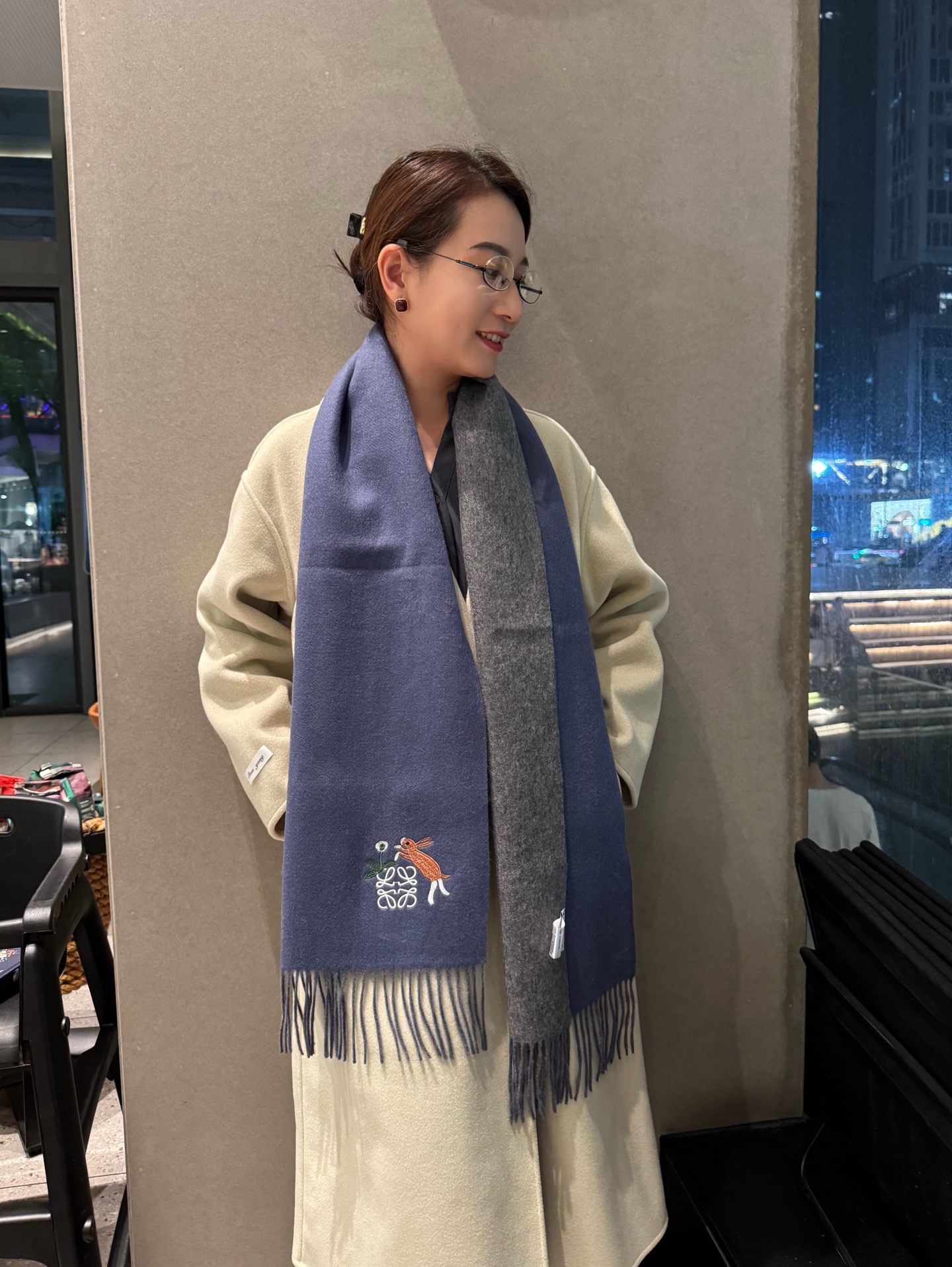 NO:678494,Loewe · Loewe's rare gentle color matching, low-key yet elegant  Highly recommended cashmere double-sided color matching, one scarf with two styles, high-end, comfortable and fashionable temperament, niche, but full of big-name style, super Amway loewe this soft scarf that touches the heart, extremely simple color with eye-catching embroidered logo, the finishing touch without losing beauty, the pursuit of successful people, the color is absolute, a bit unique fairy spirit, the absolute choice for couples, the color is elegant, not enchanting Specification 35x  180cm high version scarf, high version scarf, loewe, loewe19860909Loewe · 罗意威难得一见的温柔配色,低调又不失优雅 重点推荐羊绒双面配色,一条围巾两种风格搭配,高级舒适时髦气质,名小众,却大牌范十足,超级安利loewe这款触动内心的柔美围巾,极其简单的颜色搭配抢眼刺绣logo,点睛之笔确又不失美感,成功人士的追求,色彩绝对,有点独有的仙气,绝对的情侣款不二之选,颜色淡雅,不妖娆规格35x 180cm高版本围巾,高版本围巾,loewe,loewe,scarf