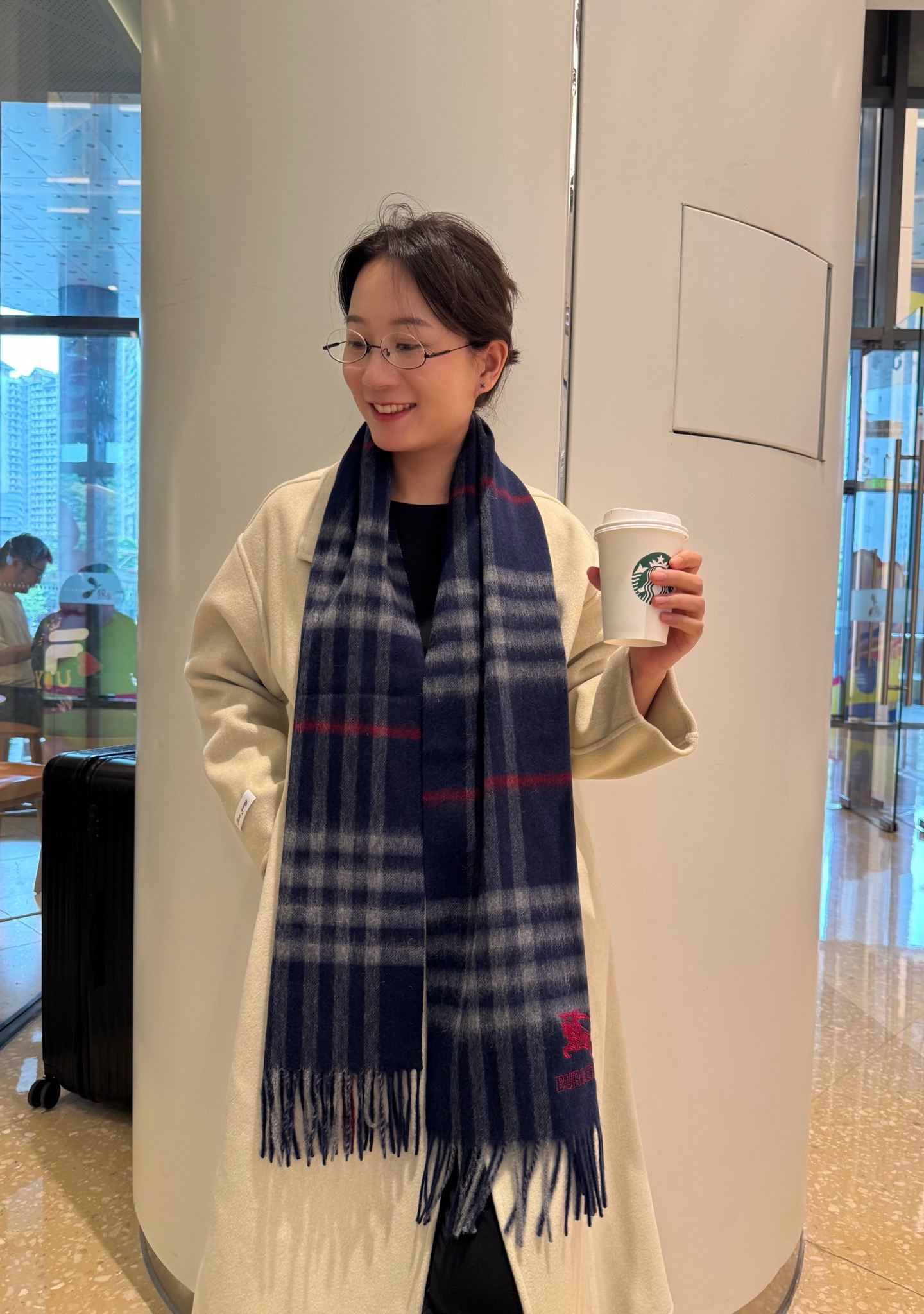 NO:678475,Burberry classic cashmere plaid!  !  The new embroidery is so beautiful that it’s so stylish and charming!  !  !  Very tasteful and fashionable autumn and winter items!  I really like it, very Classic design, cashmere, the feel is really amazing!  !  It is very classy when paired with a suit and windbreaker, and the upper body effect really looks good no matter how you wear it!  !  This style is really worth buying with your eyes closed. It is unisex and can be easily worn by any age group!  30x180.high version scarf,high version scarf,burberry,burberry19860909巴宝莉Burberry经典羊绒格子！！新款刺绣好看的要疯掉了,太有型太有魅力了！！！非常品味时尚的秋冬单品！真的很喜欢,非常Classical的设计,羊绒,手感真的绝了！！搭配西服风衣都极有档次,上身效果真的随便怎么围都好看！！这种款式真的闭着眼买,男女通用,任何年龄层都轻松驾驭！30x180.高版本围巾,高版本围巾,burberry,burberry,scarf