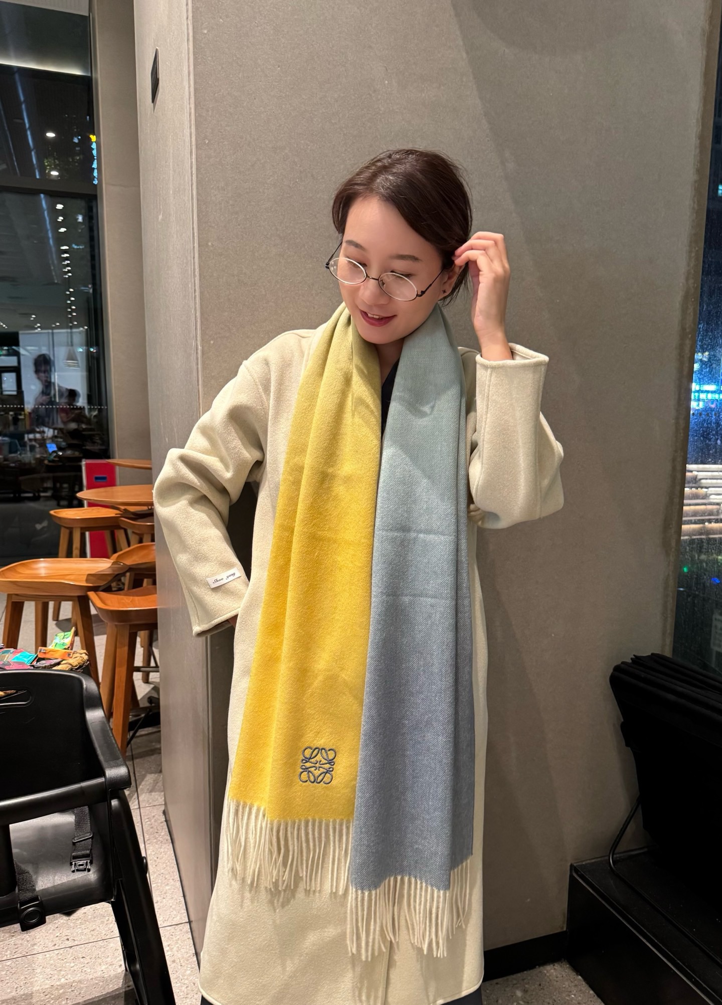 NO:704324,Loewe. Loewe [Trading company’s last order, the best gradient cashmere scarf and shawl] It’s too expensive to give away and keep for yourself. It’s a big deal. It’s a hot product. It’s the best hard goods from the channel. The last order for direct supply to Italy is very small. The customer-supplied cashmere has a soft and waxy feel, the fabric is more shiny, and the color is brighter. LP has always strictly selected the highest quality cashmere as the benchmark. Without comparison, there is no harm.  The world's top cashmere makes the scarf extremely luxurious and adds beauty and functionality. You must keep two of each color. No headaches when matching, and no regrets for ten thousand years. What is particularly recommended is that this model is a gradient color series, carefully selected popular colors, the color is bright and high-end, and all colors can be matched with each other in the whole family. 35*190cm, Albas cashmere high version scarf, high version scarf, loro  piana,loewe,loewe,shawls19860909Loewe.罗意威【贸易公司尾单,极品渐变色山羊绒围巾披肩】送人自留都太高大上了重磅上新,爆款爆款,渠道极品硬货～出口意大利直供专柜尾单到手数量极少,客供面料羊绒,手感软糯,面料更有光泽,也增加了色彩的鲜艳度LP一直以严格选用最高品质的羊绒为基准,没有对比就没有伤害,世界最顶级羊绒更是让围巾奢华到不行,更是增加了美感和功能性,每色必留两条,搭配不头疼,不留后悔一万年,特别值得推荐的是,此款是渐变色系,精挑细选的流行配色,色彩感鲜明又高级的感觉全家哪个颜色都可以互相搭配35*190cm,阿尔巴斯山羊绒高版本围巾,高版本围巾,loro piana,loewe,loewe,shawls,scarf