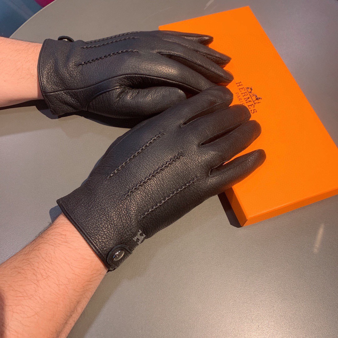 NO:701982,Batch 2025 Hermes men's gloves, exclusively customized, with deerskin pattern imported first-grade sheepskin lining!  Luxurious and generous, can be controlled by any age!  Comes with box size, XL, XXL. Must sell if you transfer the picture!  gloves, gloves, hermes, hermes, sheepskin, gloves19860909批 2025爱马仕HERMES男士手套,独家定制,鹿皮纹进口一级羊皮绒里！奢华大方,任何年龄都可以驾驭！配盒子码数、XL、XXL 转图必卖哦！手套,手套,hermes,hermes,sheepskin,gloves,accessory