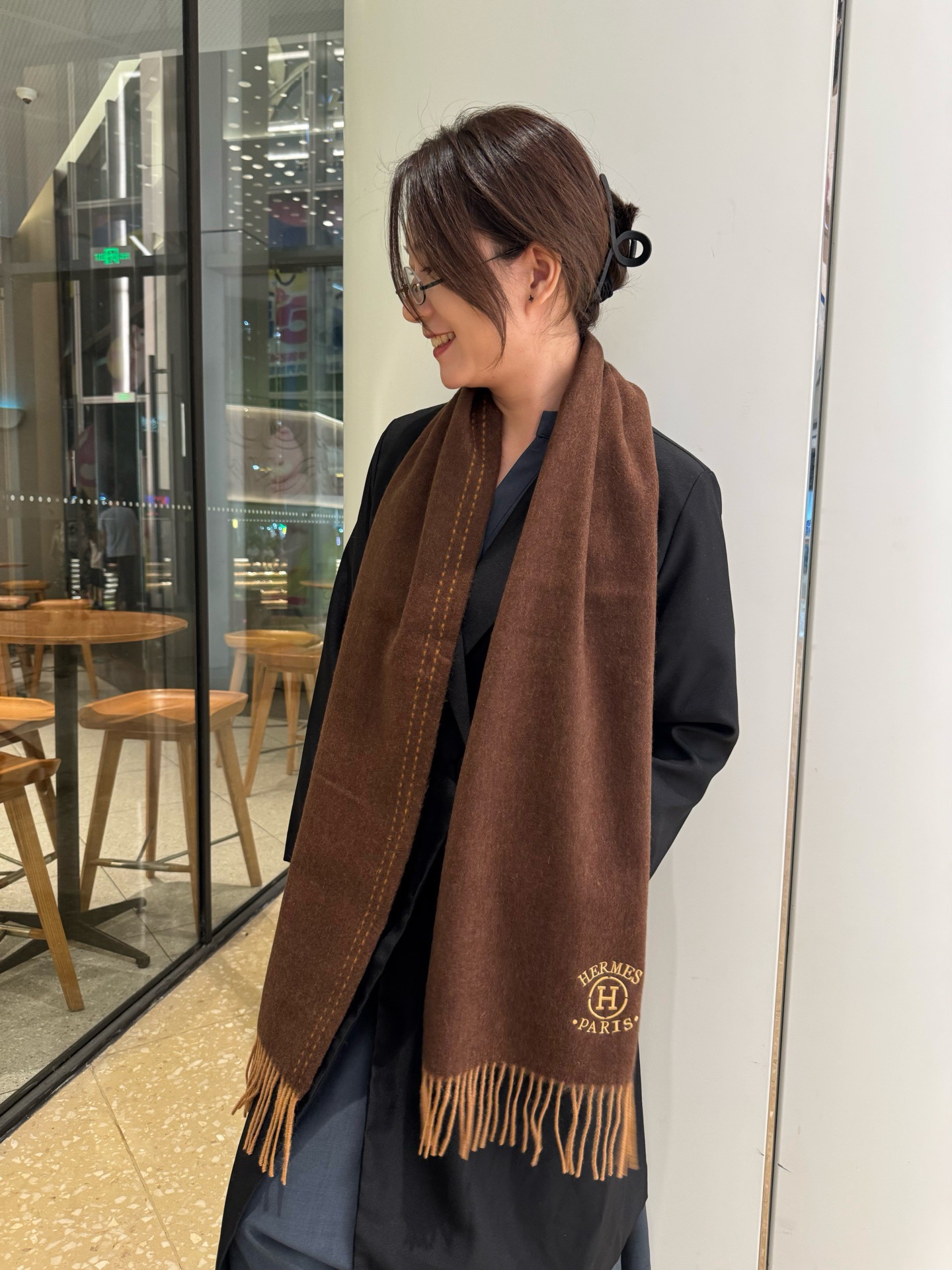 NO:711420,Hermes · Hermes color-blocked cashmere scarf Highly recommended!  Top-quality lambswool material. High-end product. The cashmere drape is visible to the naked eye and is very warm. It is soft and skin-friendly and does not tie the neck. Classic double-sided color matching design. One scarf can be used in two styles for boys and girls. Size 30*180cm is full of love. High version scarf, high version scarf, hermes, hermes19860909Hermes · 爱马仕拼色羊绒围巾 重磅推荐！顶级羔羊绒材质.高端货,羊绒垂感肉眼可见非常保暖,柔软亲肤不扎脖.经典双面拼色设计,一条围巾两种风格男生女生通用,size30*180cm满满的爱高版本围巾,高版本围巾,hermes,hermes,scarf