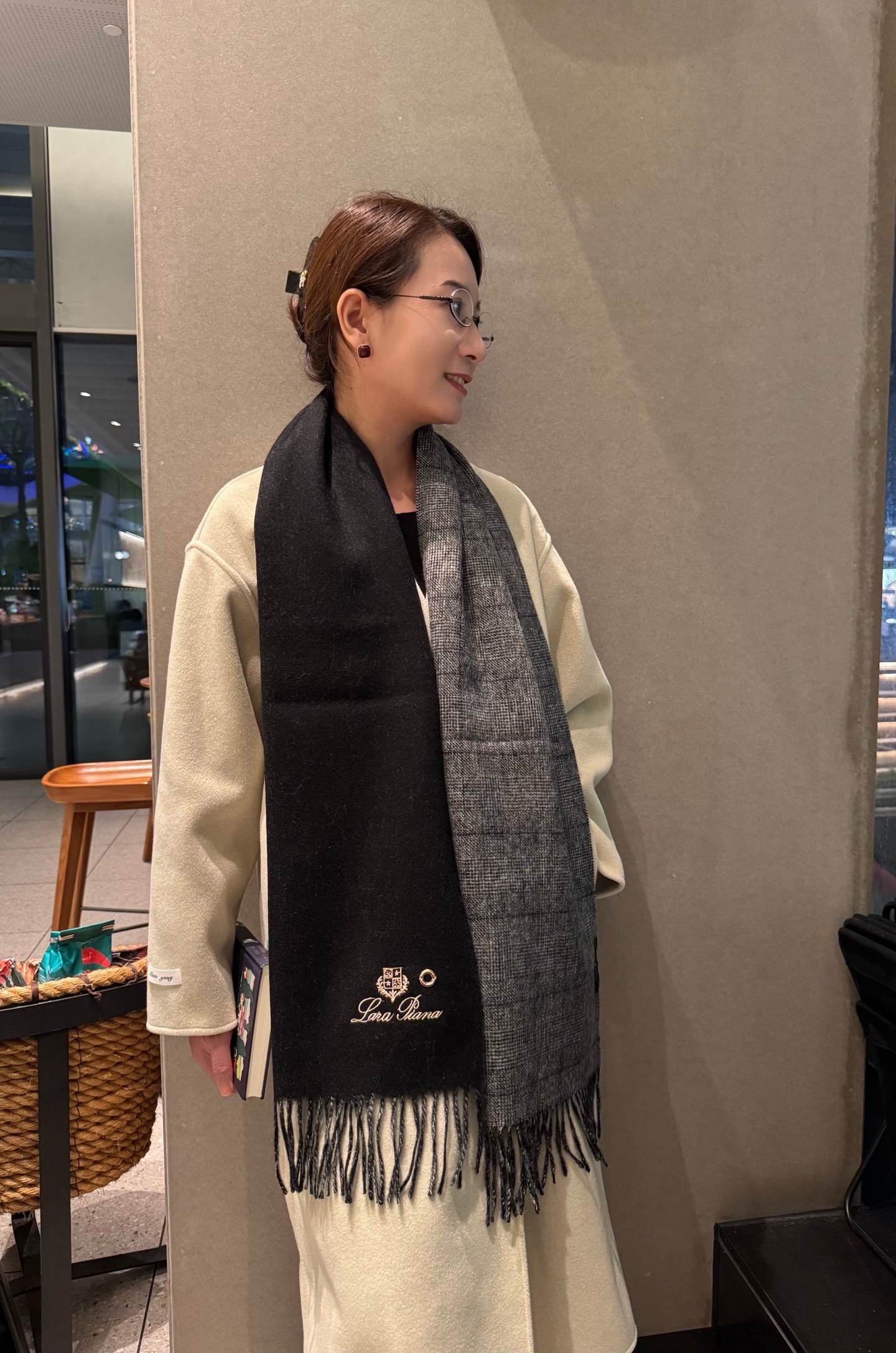 NO:711445,Loro Piana · Loro Piana official website is on sale simultaneously, the last order of the trading company, the best cashmere scarf and shawl, the most recommended cashmere double-sided color matching, two styles of one scarf, high-end, comfortable and fashionable temperament, niche, but full of big-name style, Super Amway, this soft scarf that touches the heart, extremely simple color combination  The finishing touch without losing the beauty, the pursuit of successful people, absolute style, a little unique fairy spirit, the absolute best choice for couples, the color is elegant, not enchanting, specifications: 35x 180cm high version scarf, high version scarf, loro piana, shawls19860909Loro Piana · 诺悠翩雅官网同步发售,贸易公司尾单,极品羊绒围巾披肩,重点推荐羊绒双面配色,一条围巾两种风格搭配,高级舒适时髦气质,名小众,却大牌范十足,超级安利这款触动内心的柔美围巾,极其简单的颜色搭配 点睛之笔确又不失美感,成功人士的追求,风格绝对,有点独有的仙气,绝对的情侣款不二之选,颜色淡雅,不妖娆规格35x 180cm高版本围巾,高版本围巾,loro piana,shawls,scarf